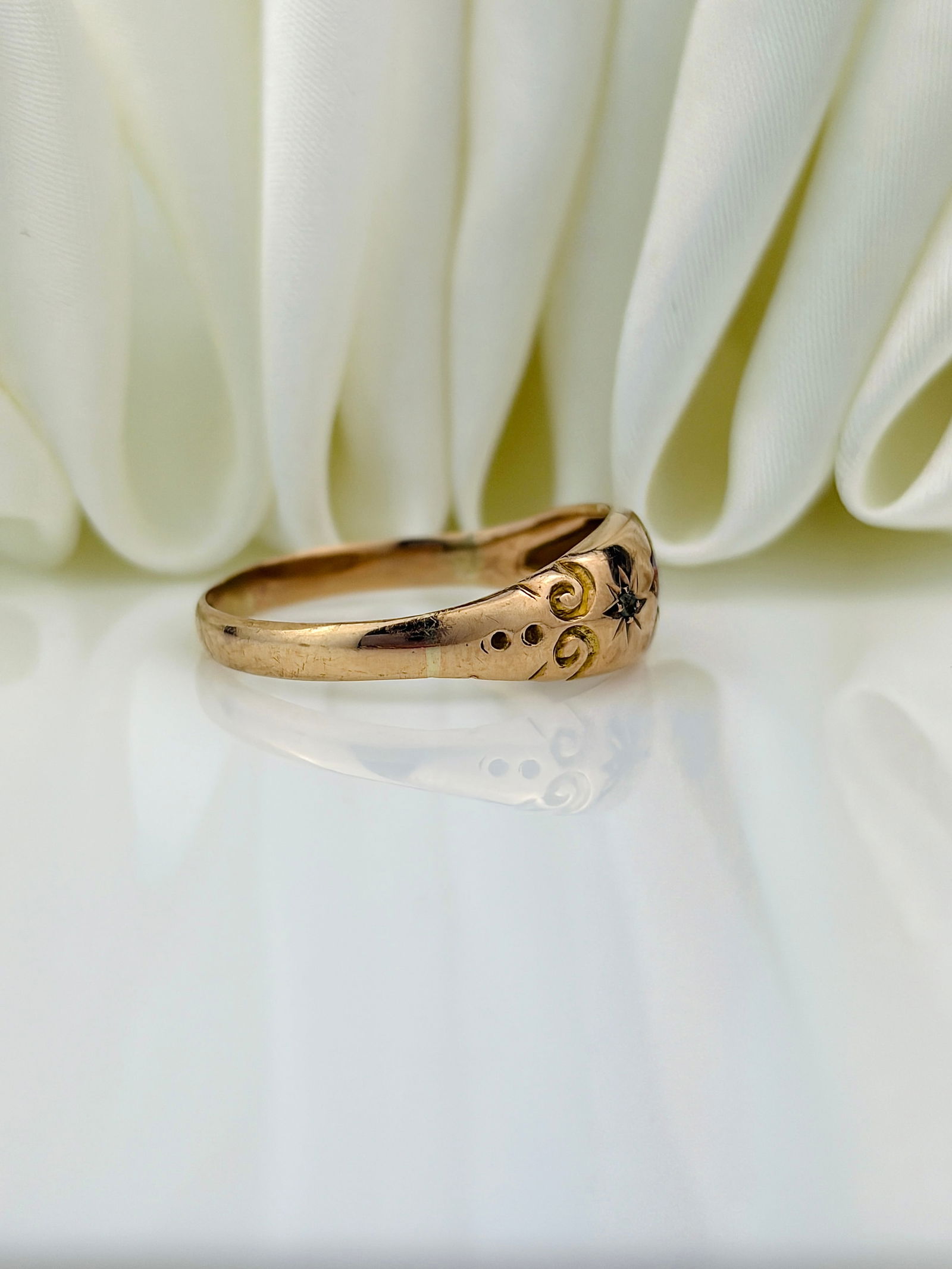 ANTIQUE C.1908 9CT YELLOW GOLD RUBY AND DIAMOND 3 STONE STAR RING - 2