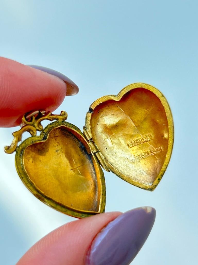 Antique 9ct Gold Engraved Heart Locket - 5
