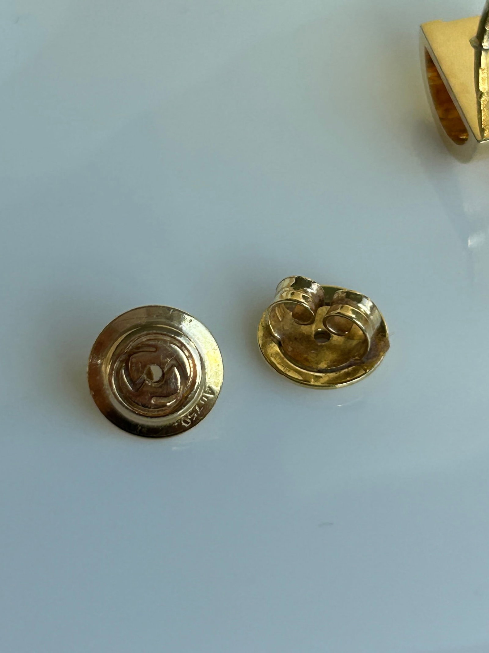 GUCCI Icon 18ct Yellow Gold Stud Earrings in Gucci Box - 3