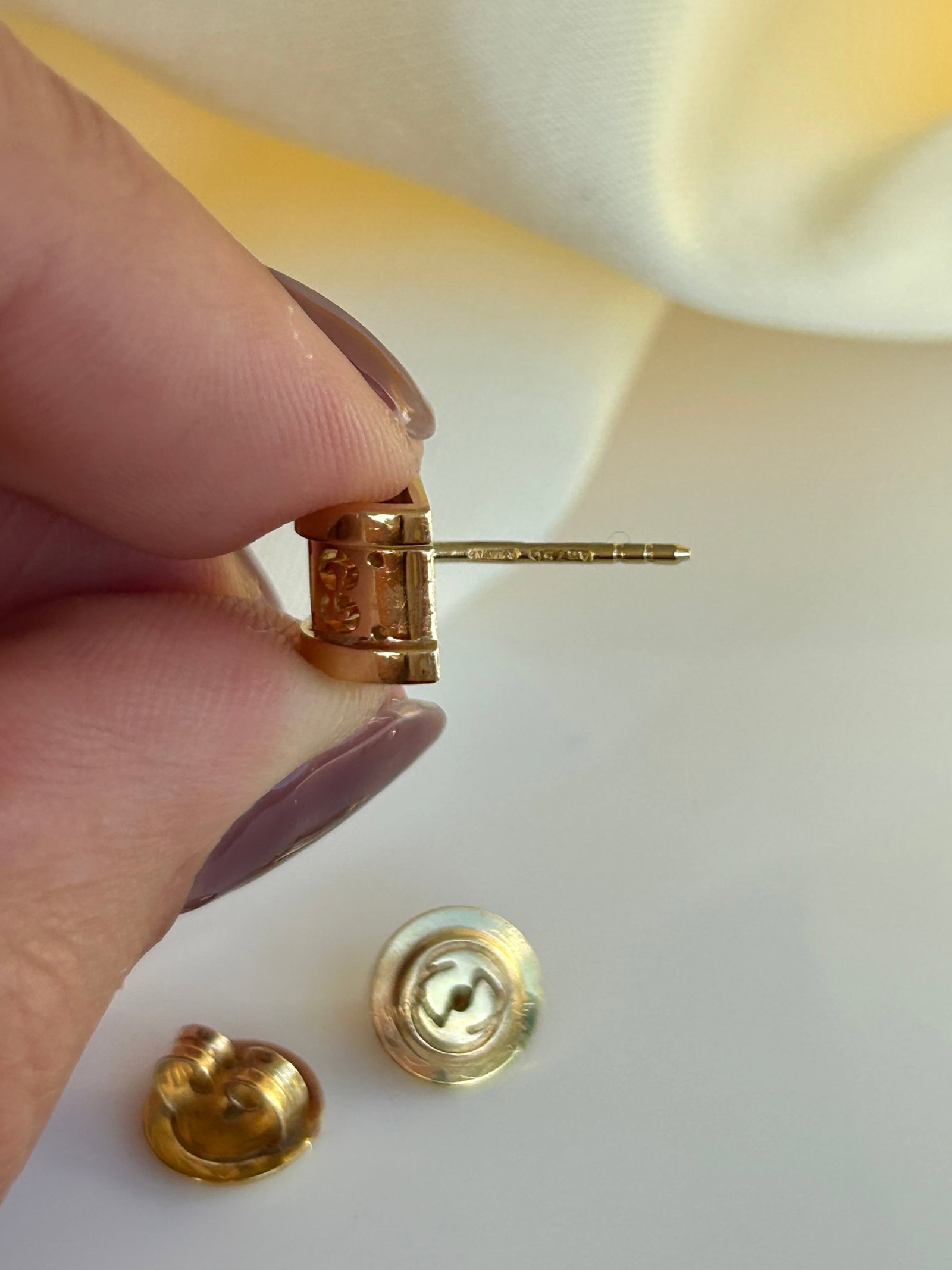 GUCCI Icon 18ct Yellow Gold Stud Earrings in Gucci Box - 4