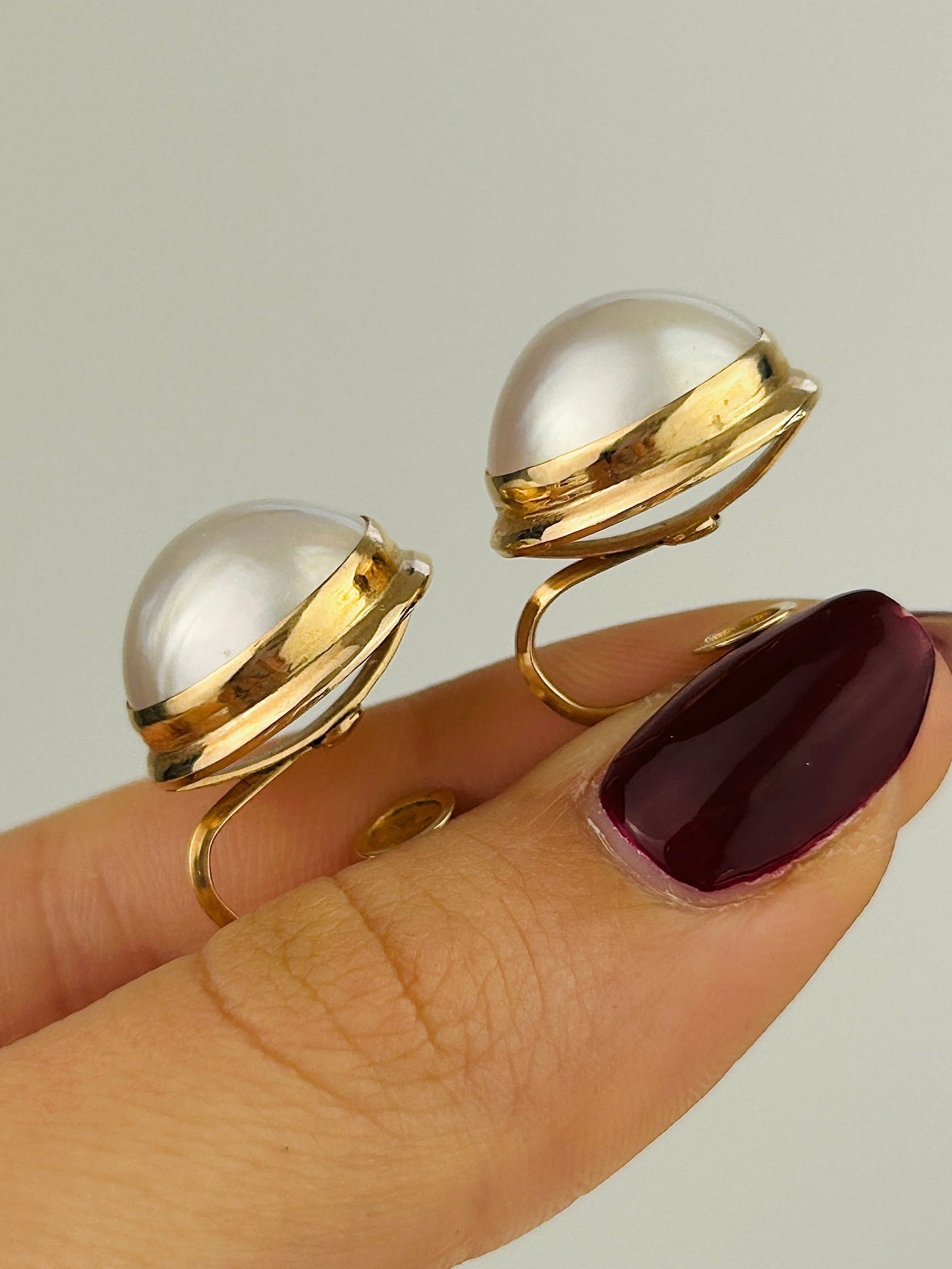 Large Vintage 14k Yellow Gold Pearl Screw Back Earrings - 2