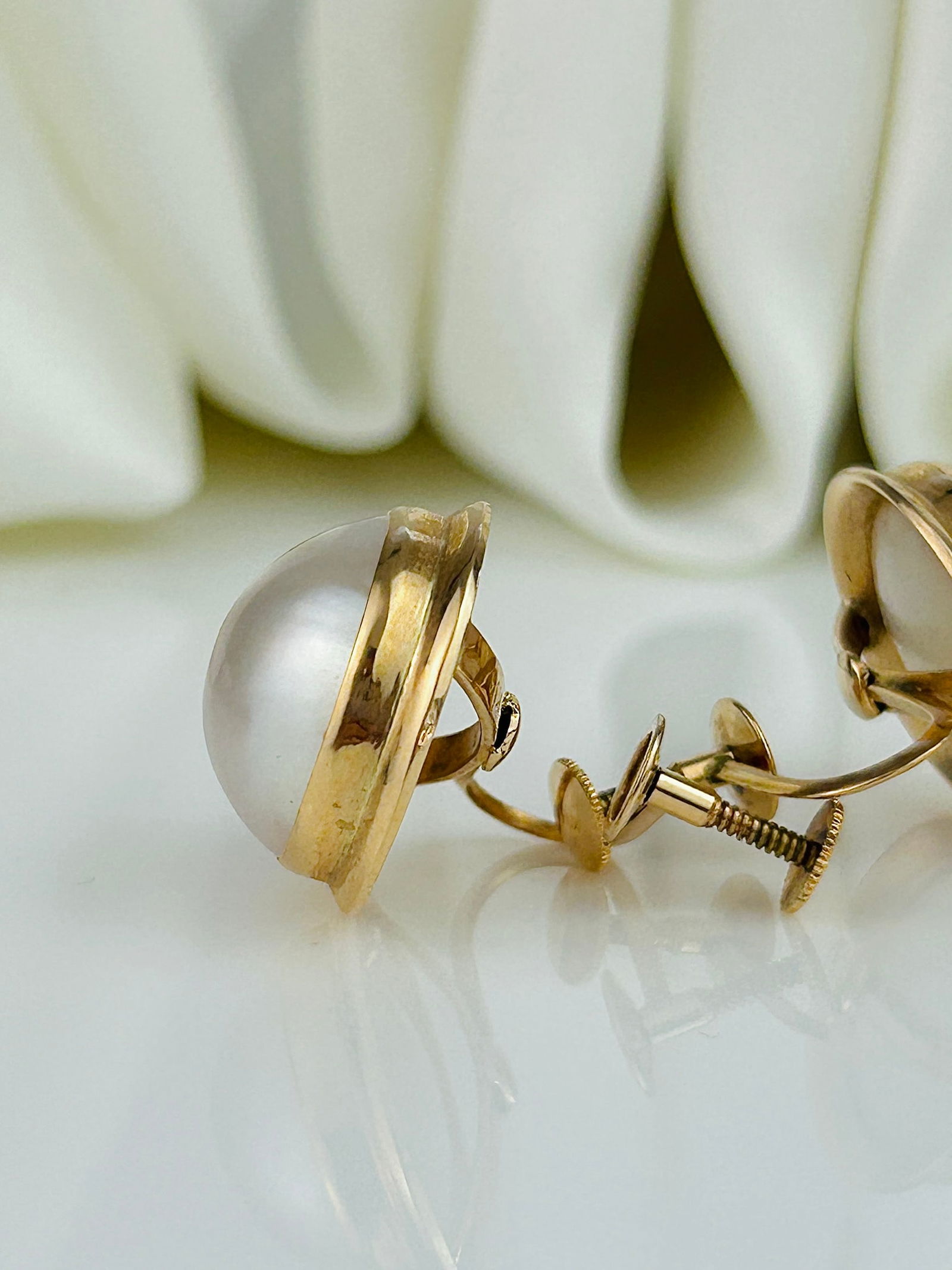 Large Vintage 14k Yellow Gold Pearl Screw Back Earrings - 4