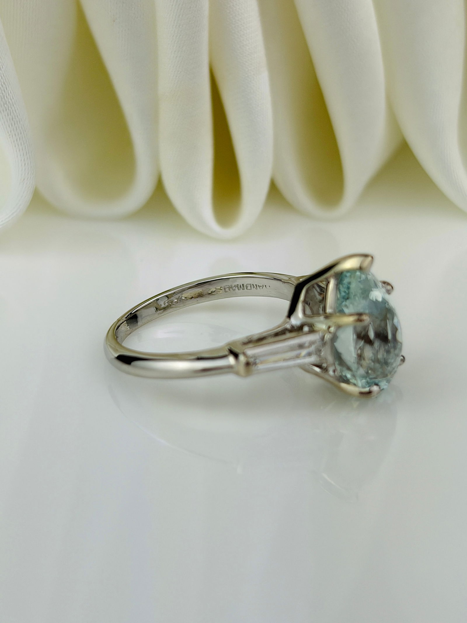 OUTSTANDING WHITE GOLD AQUAMARINE PEAR SHAPED RING WITH DIAMOND SHOULDERS - 4