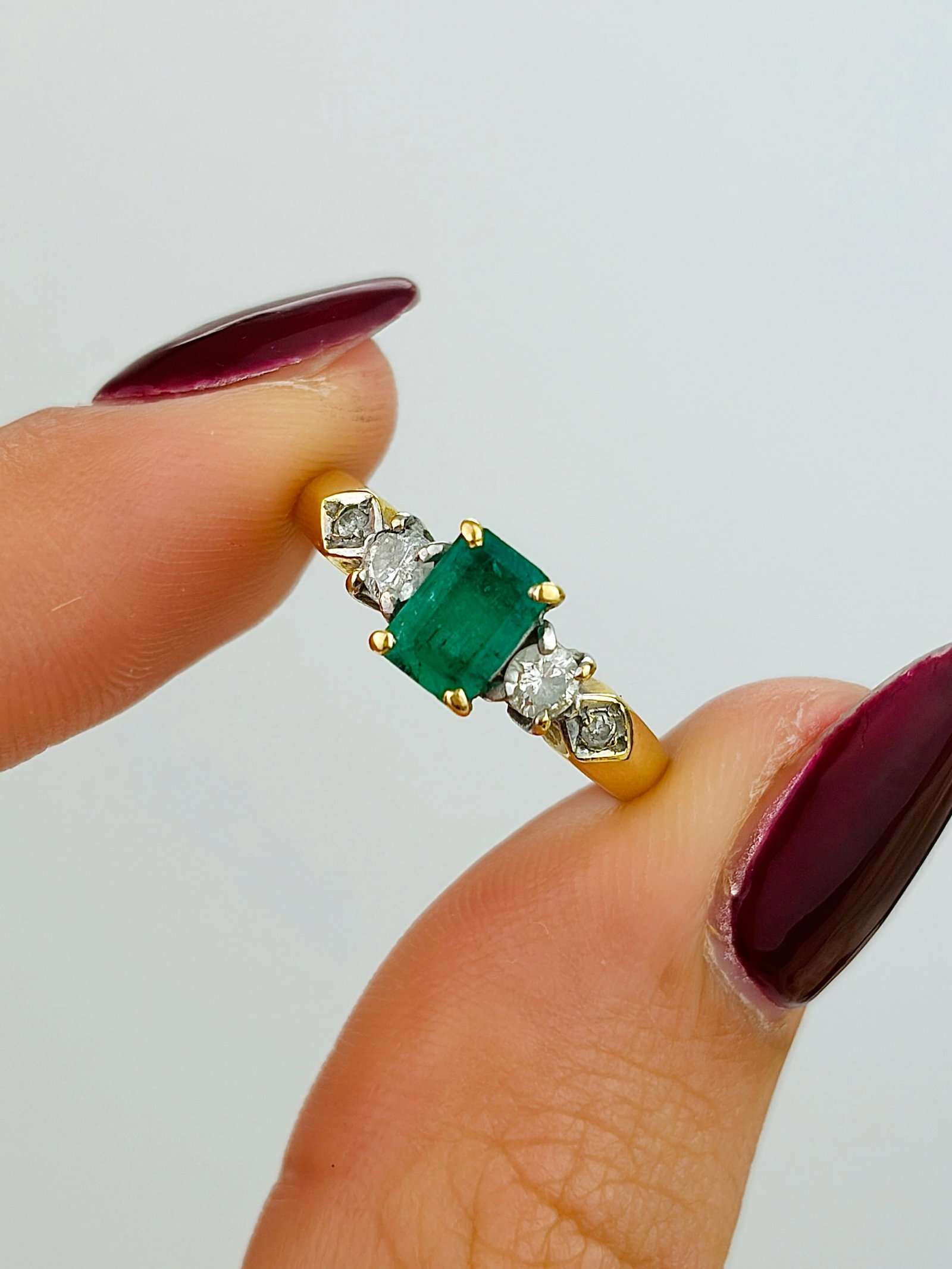 Vintage 18ct Yellow Gold Emerald and Diamond 5 Stone Ring - 5