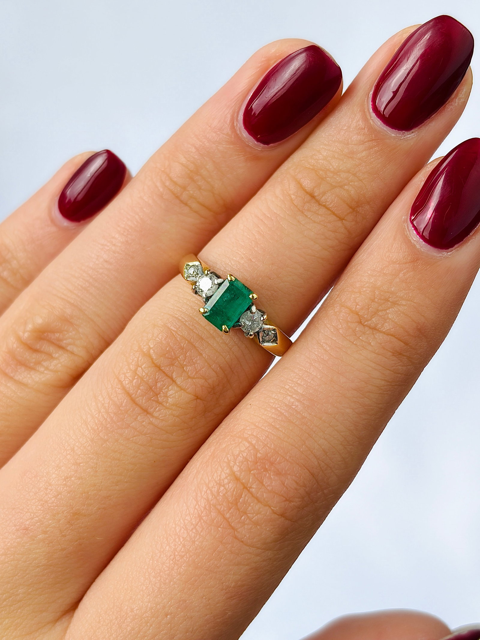 Vintage 18ct Yellow Gold Emerald and Diamond 5 Stone Ring - 8