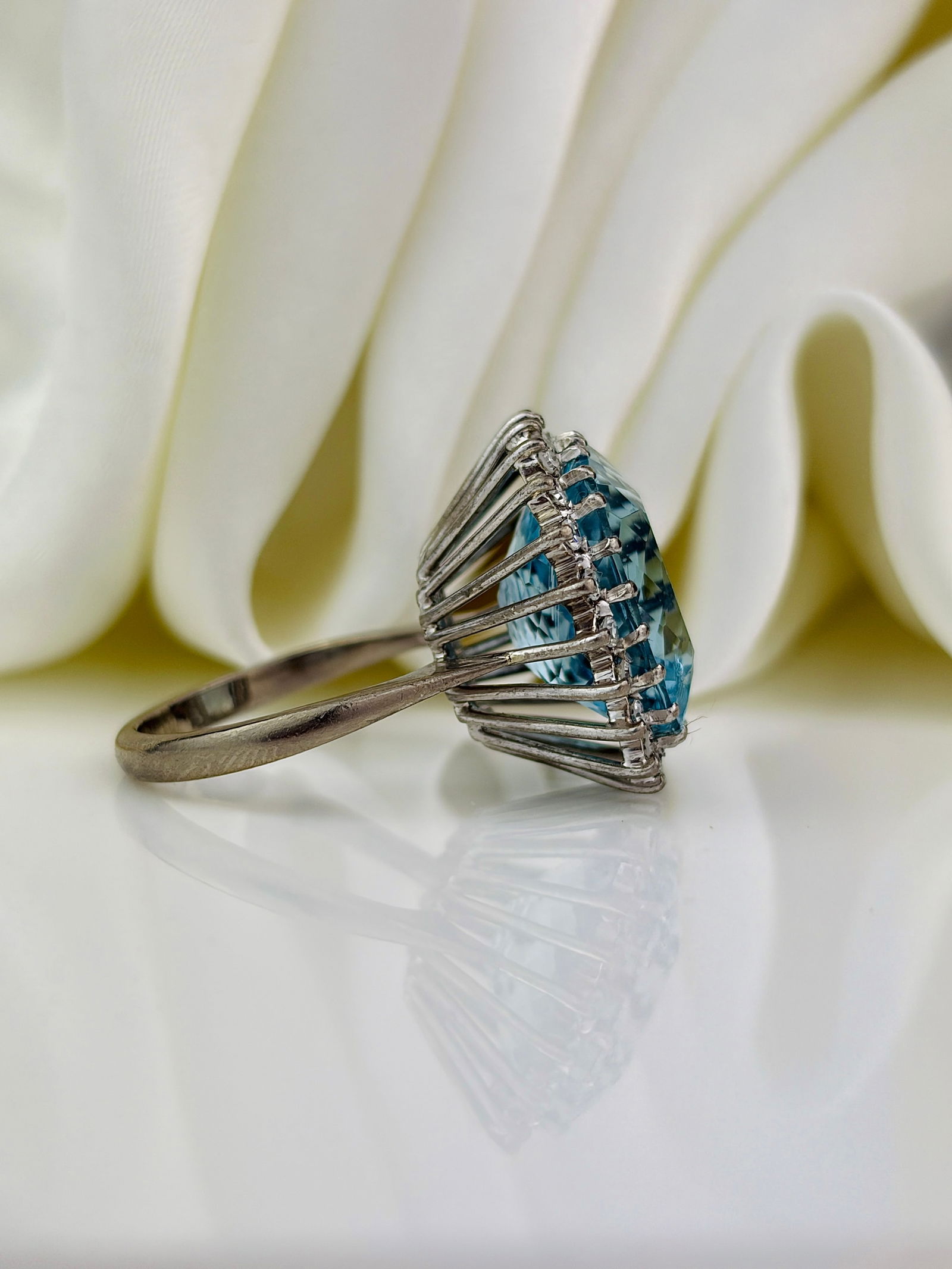INCREDIBLE 18CT WHITE GOLD AQUAMARINE AND DIAMOND COCKTAIL RING - 2