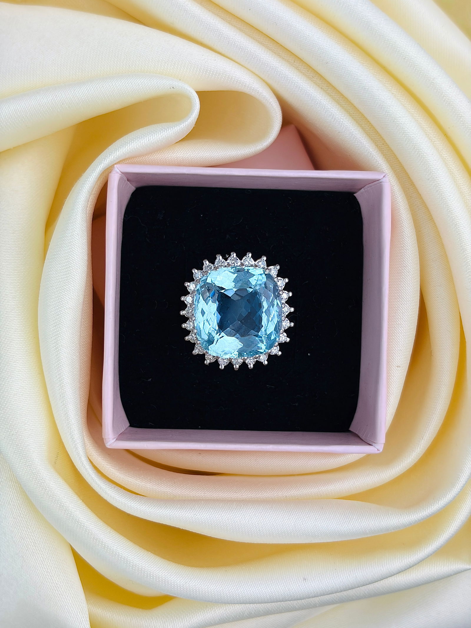 INCREDIBLE 18CT WHITE GOLD AQUAMARINE AND DIAMOND COCKTAIL RING - 7