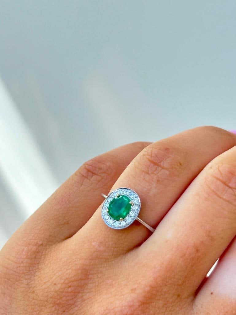 Vintage 18ct White Gold Emerald and Diamond Halo Ring - 3