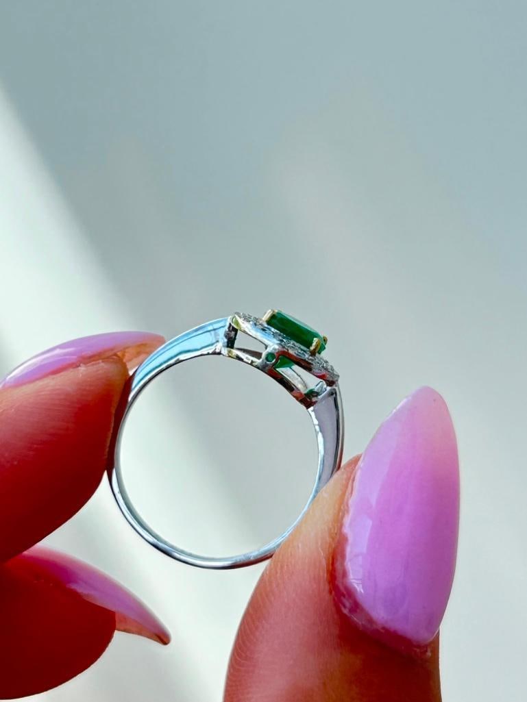 Vintage 18ct White Gold Emerald and Diamond Halo Ring - 7