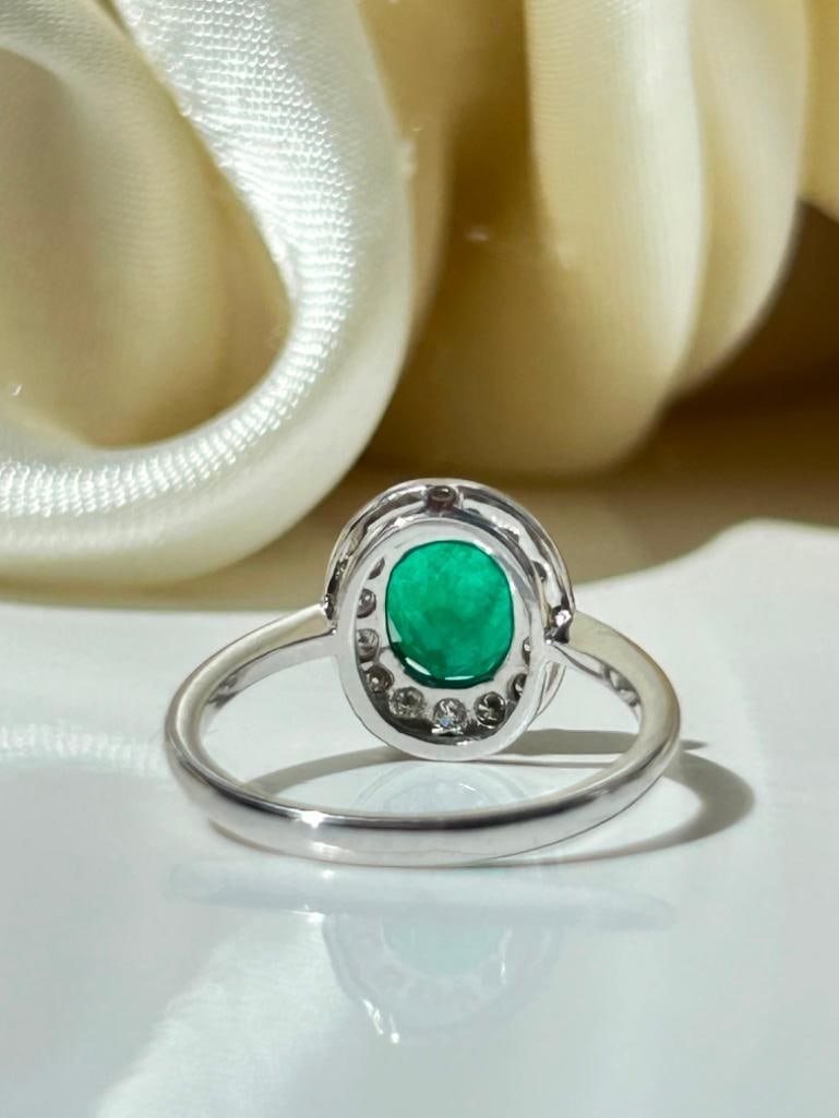 Vintage 18ct White Gold Emerald and Diamond Halo Ring - 8