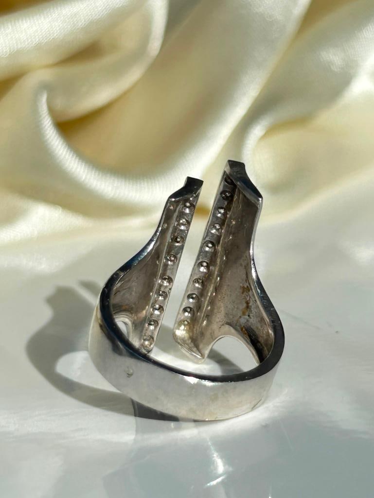 Modernist 18ct White Gold and Diamond Unusual Ring - 7