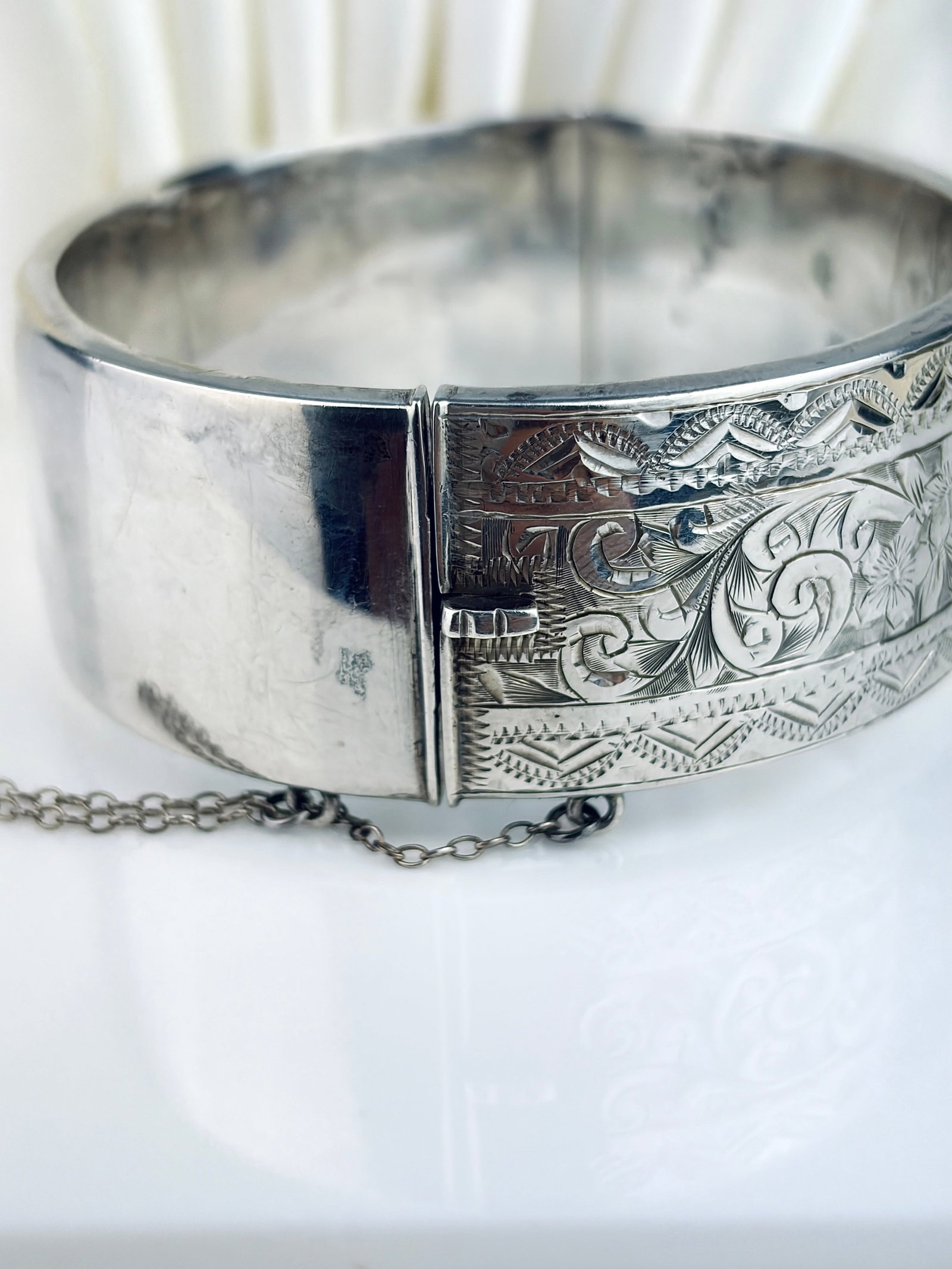 ANTIQUE SILVER SMITH AND PEPPER BANGLE BRACELET - 4