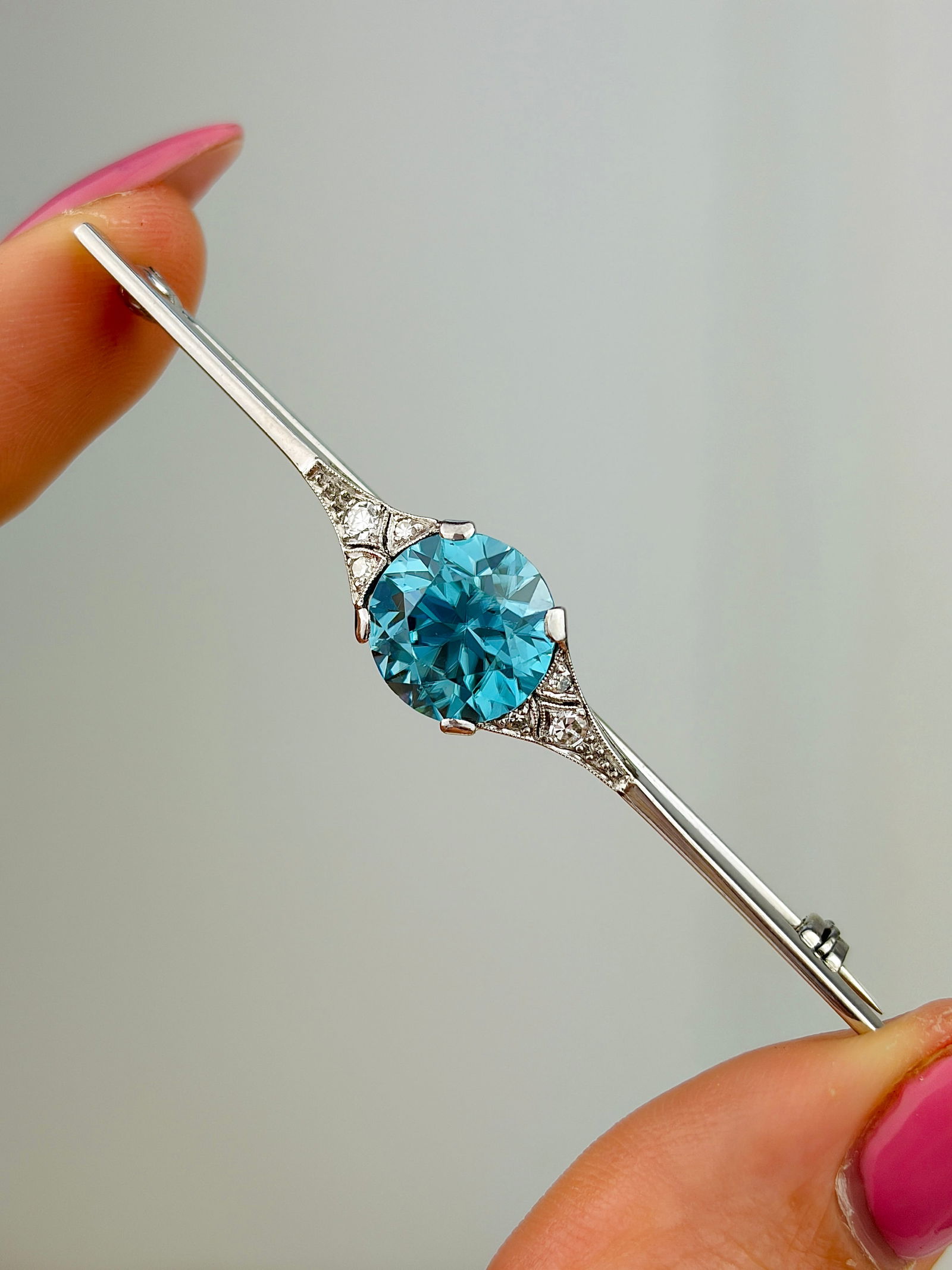 HUGE ANTIQUE PLATINUM BLUE ZIRCON AND DIAMOND BAR BROOCH - 2