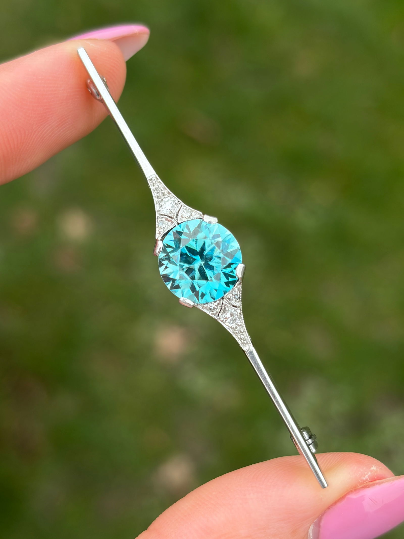 HUGE ANTIQUE PLATINUM BLUE ZIRCON AND DIAMOND BAR BROOCH - 8