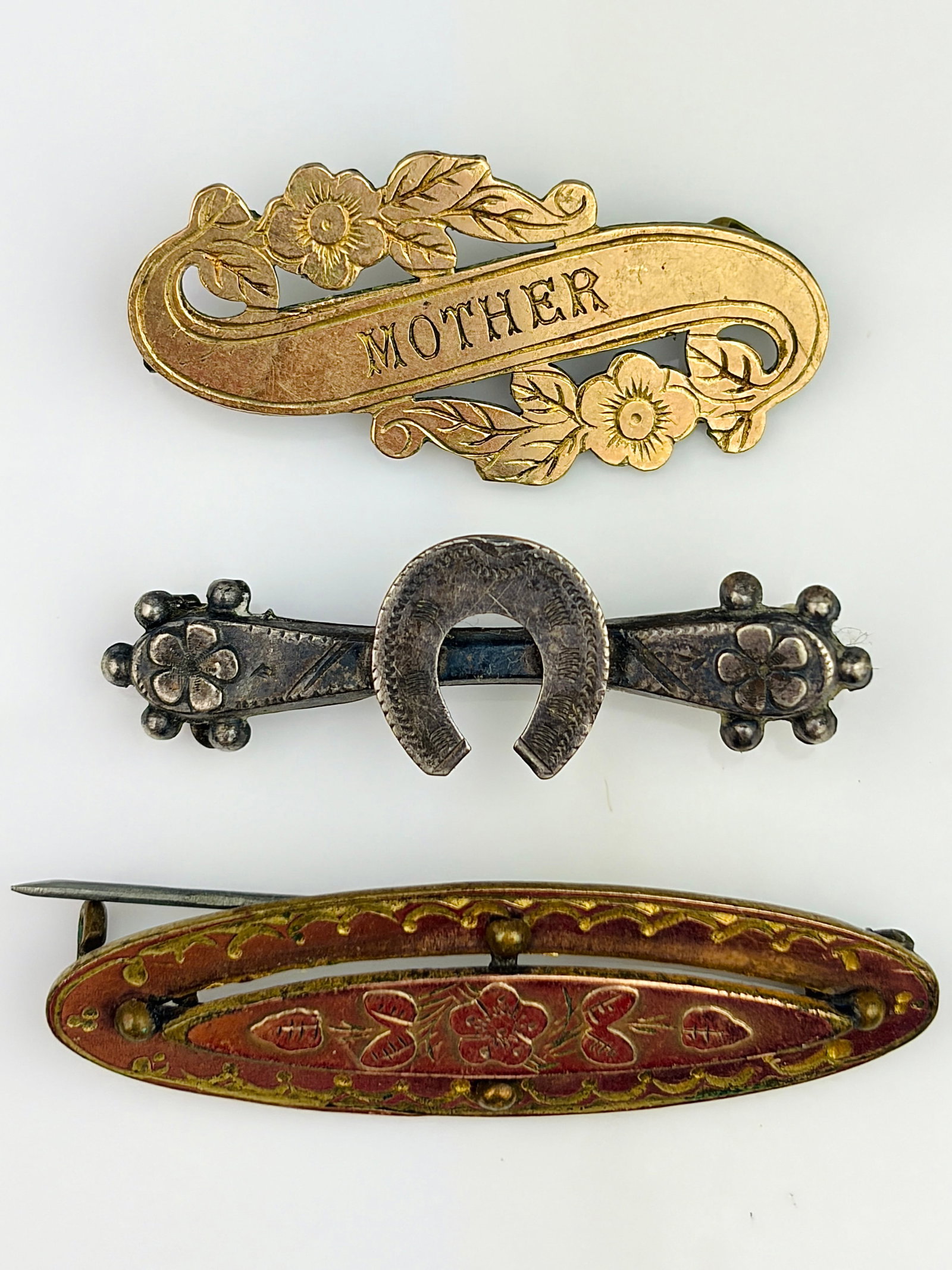 MIXED LOT - 3X BROOCHES: MIXED LOT - 3X BROOCHES Combined weight approx 8.45g