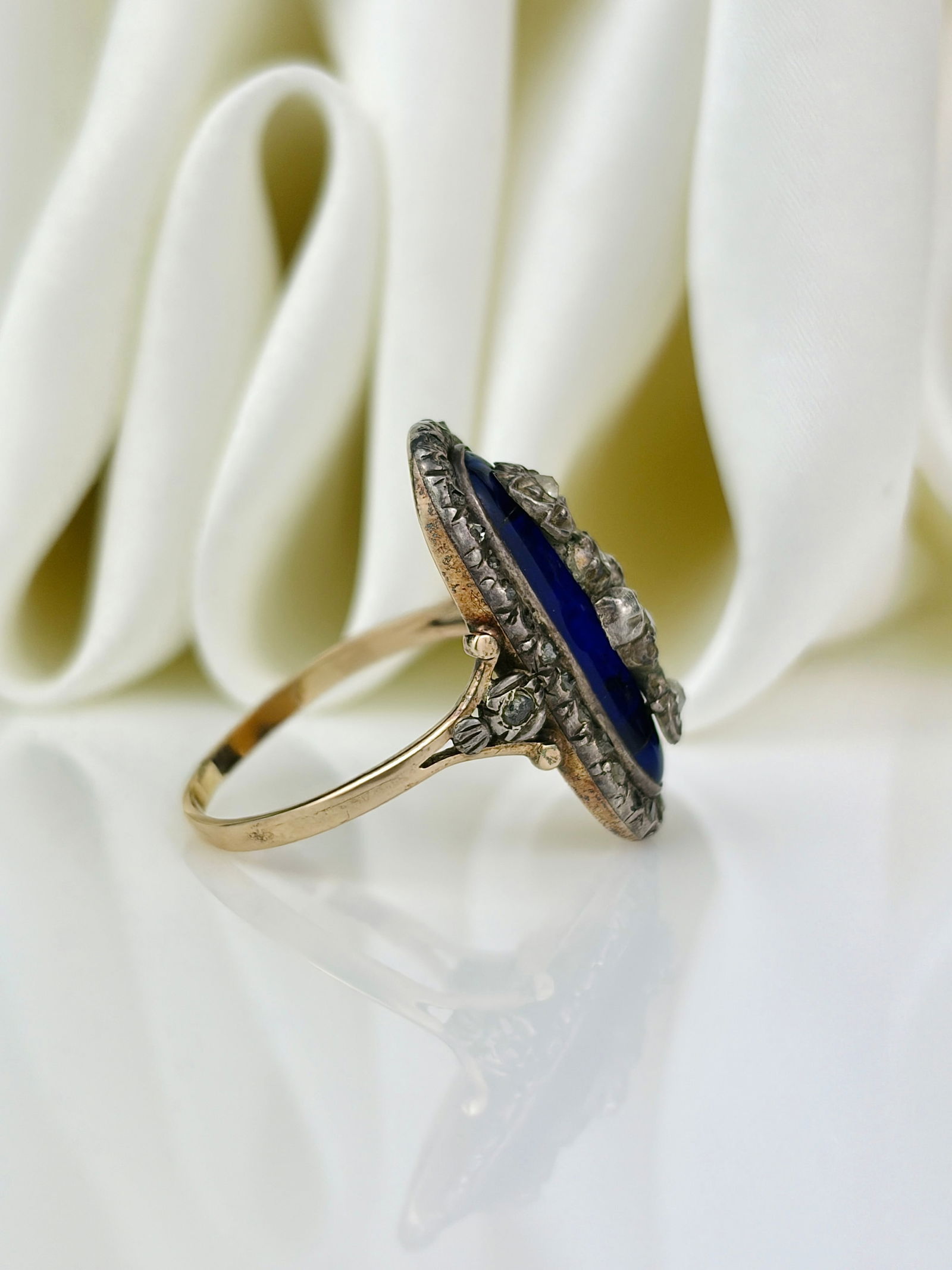 Antique Georgian era rose cut diamond and bristol blue glass 15ct gold panel ring - 2