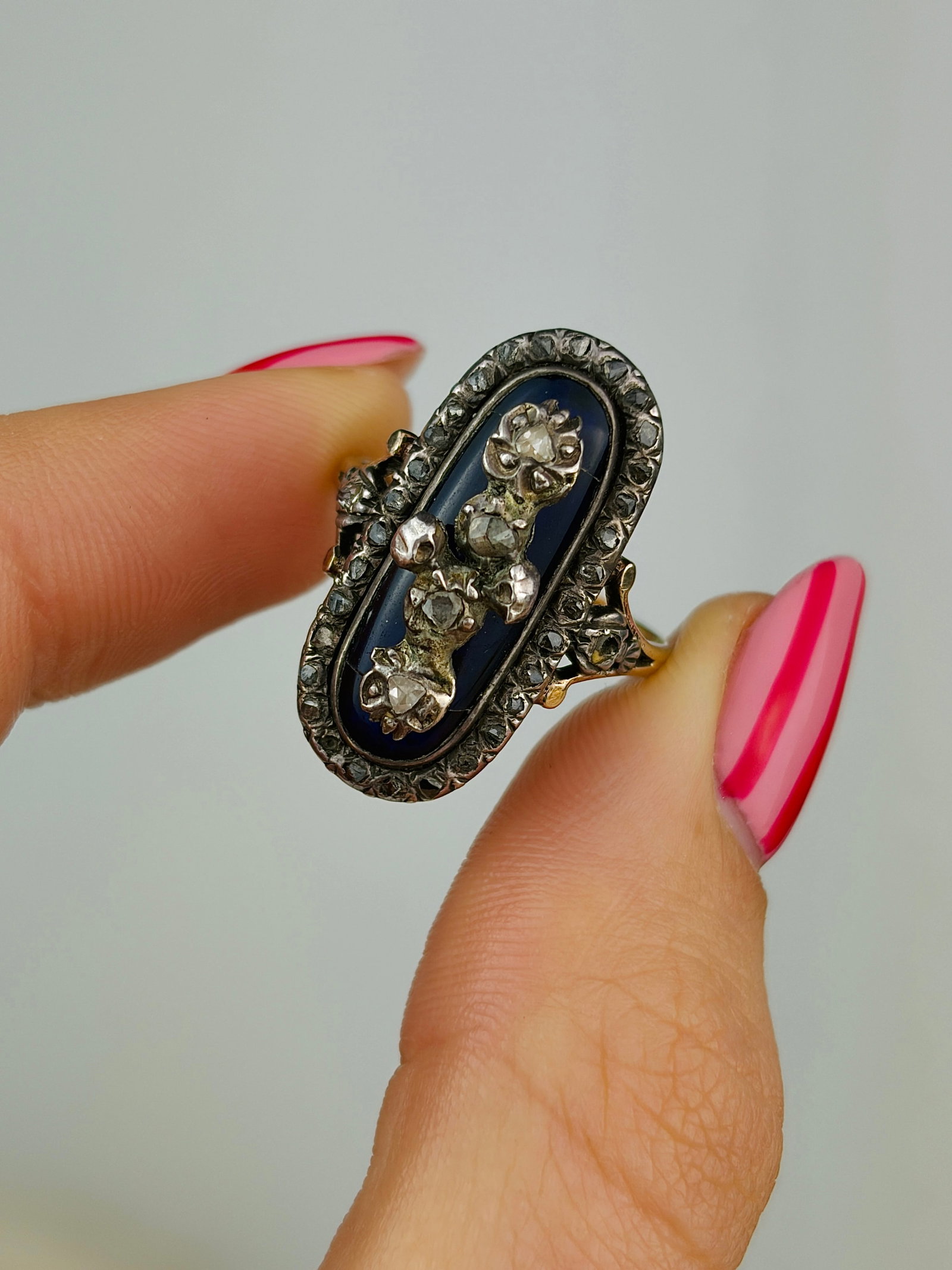 Antique Georgian era rose cut diamond and bristol blue glass 15ct gold panel ring - 5