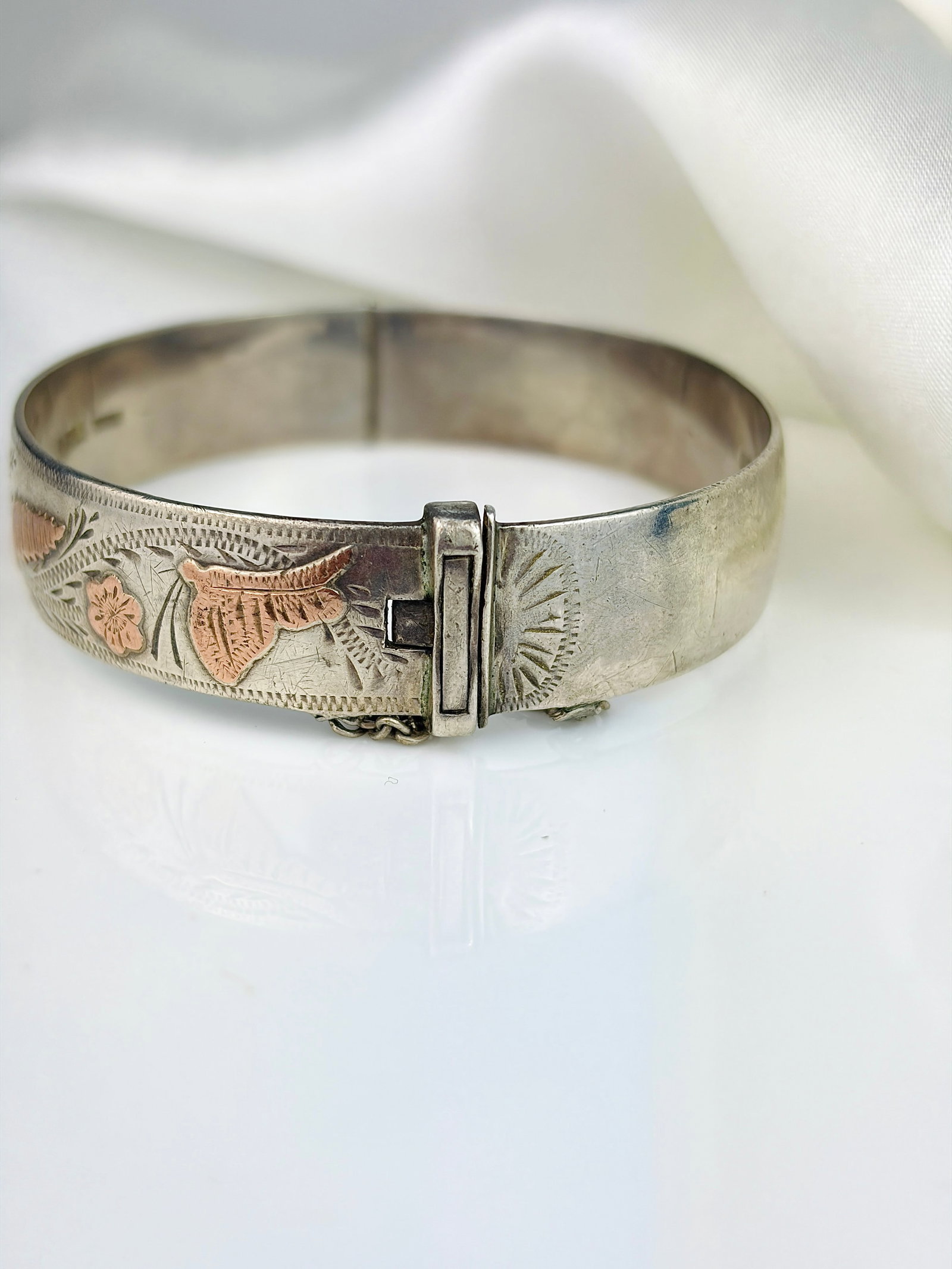 VINTAGE SILVER AND GOLD OVERLAY BIRD AND FLOWER BANGLE BRACELET - 4