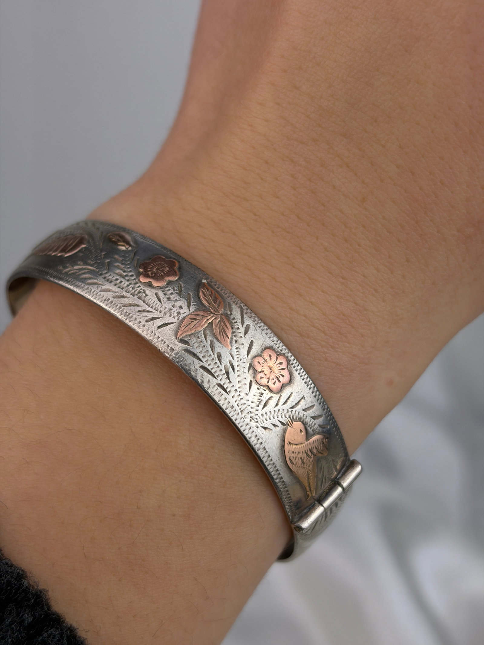 VINTAGE SILVER AND GOLD OVERLAY BIRD AND FLOWER BANGLE BRACELET - 6