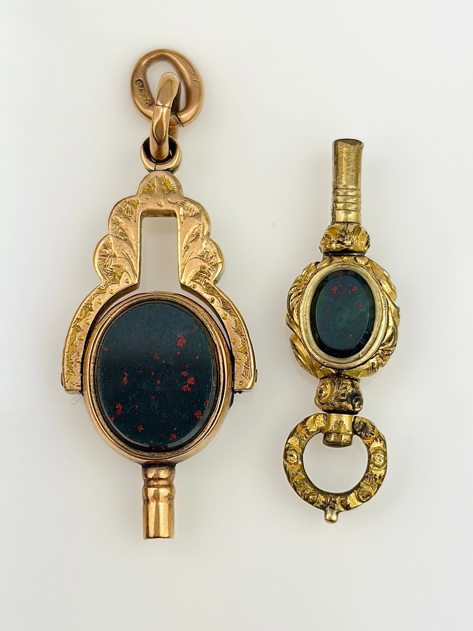 2X ANTIQUE 9CT GOLD SPINNING FOB PENDANTS (1 of 4)