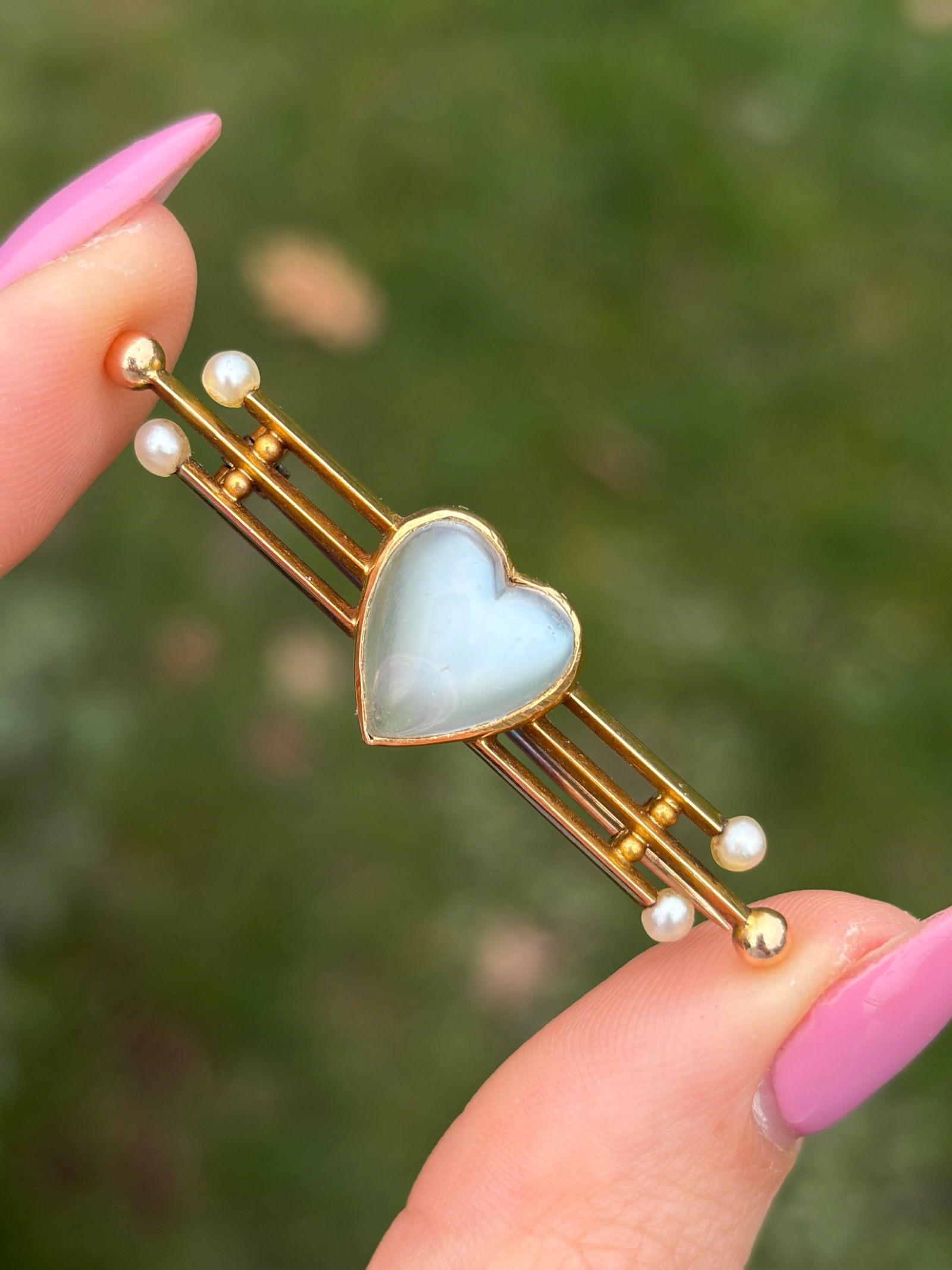 ANTIQUE 18CT YELLOW GOLD MOONSTONE AND PEARL HEART BAR BROOCH IN BOX - 8