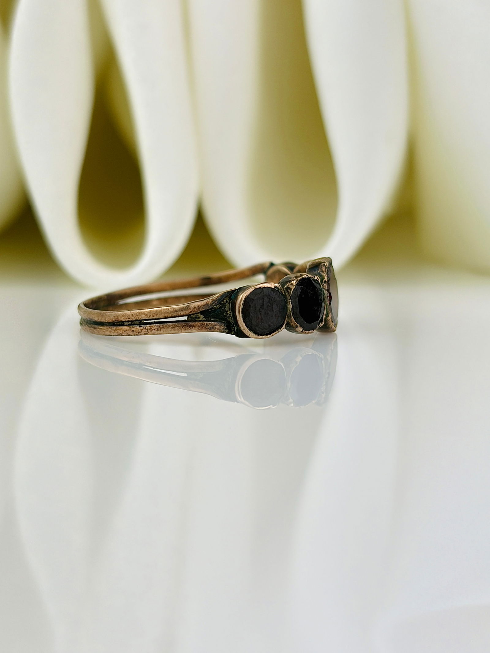 Antique flat cut garnet closed back gold ring half hoop band - 2