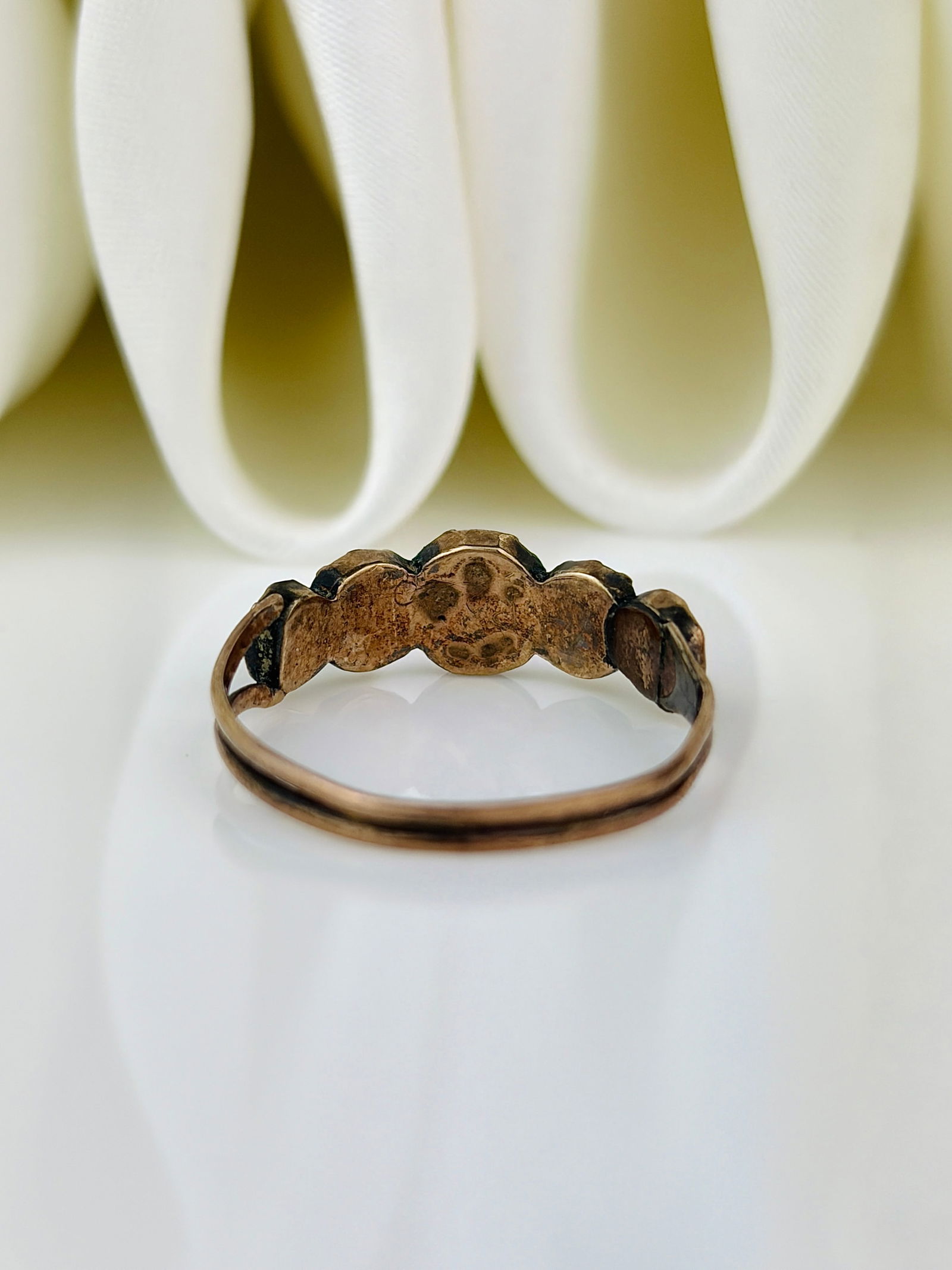 Antique flat cut garnet closed back gold ring half hoop band - 3