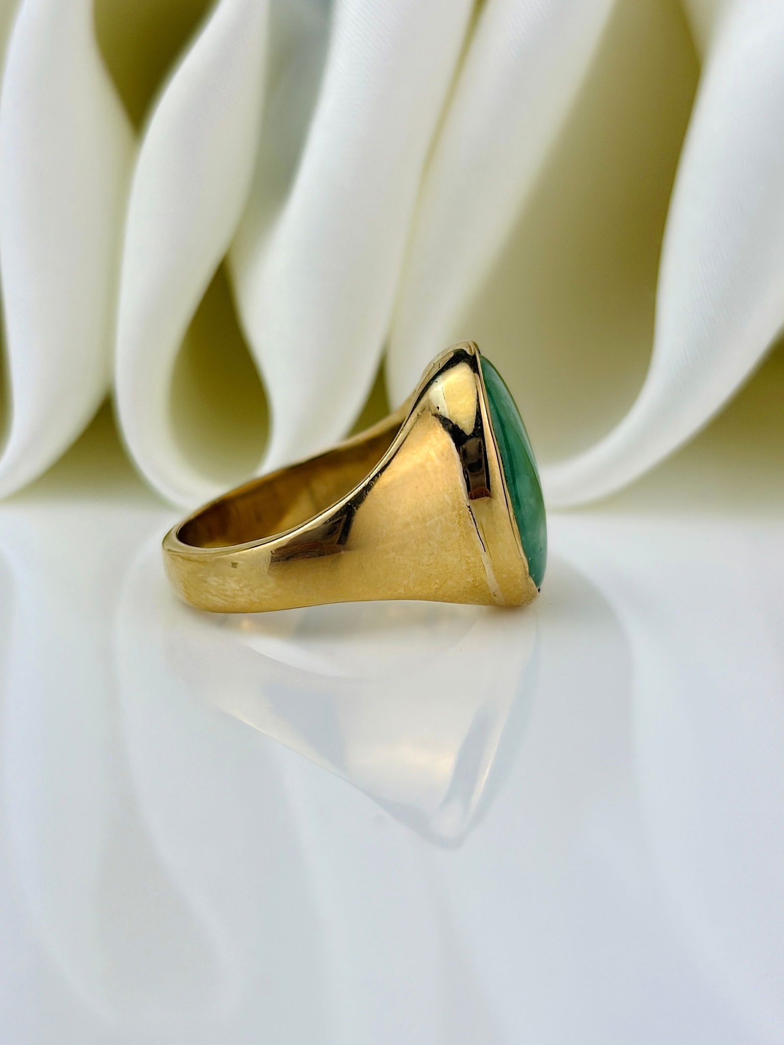 chunky heavy 9ct yellow gold jadeite signet style ring - 2