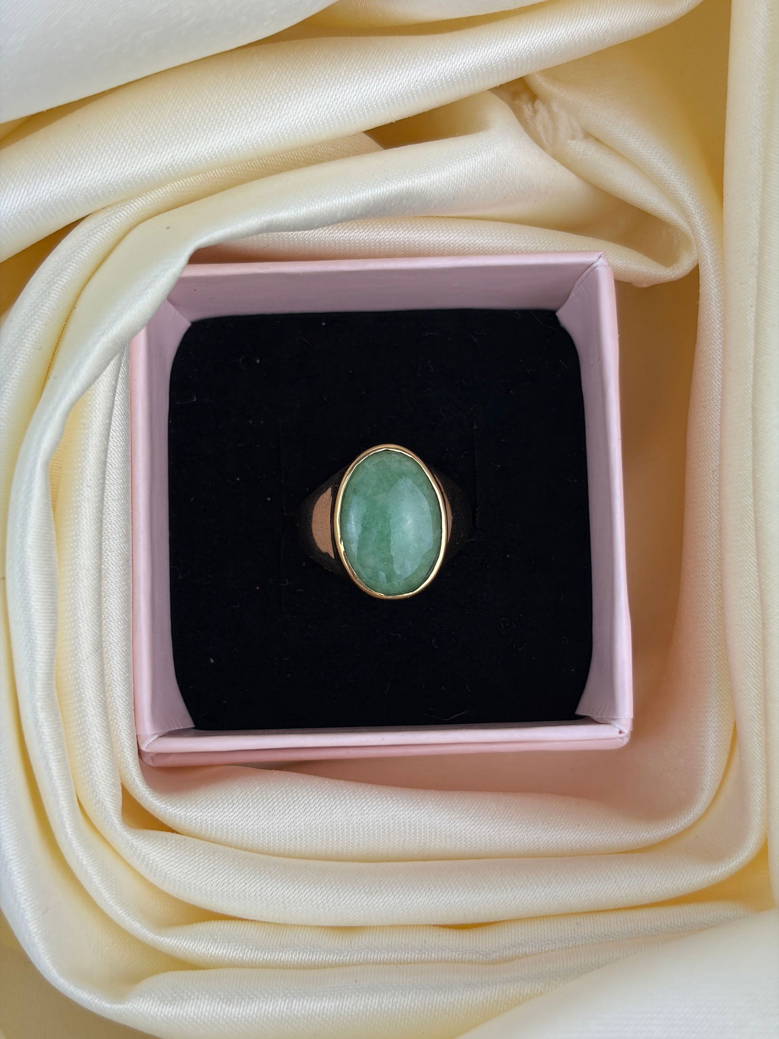 chunky heavy 9ct yellow gold jadeite signet style ring - 7