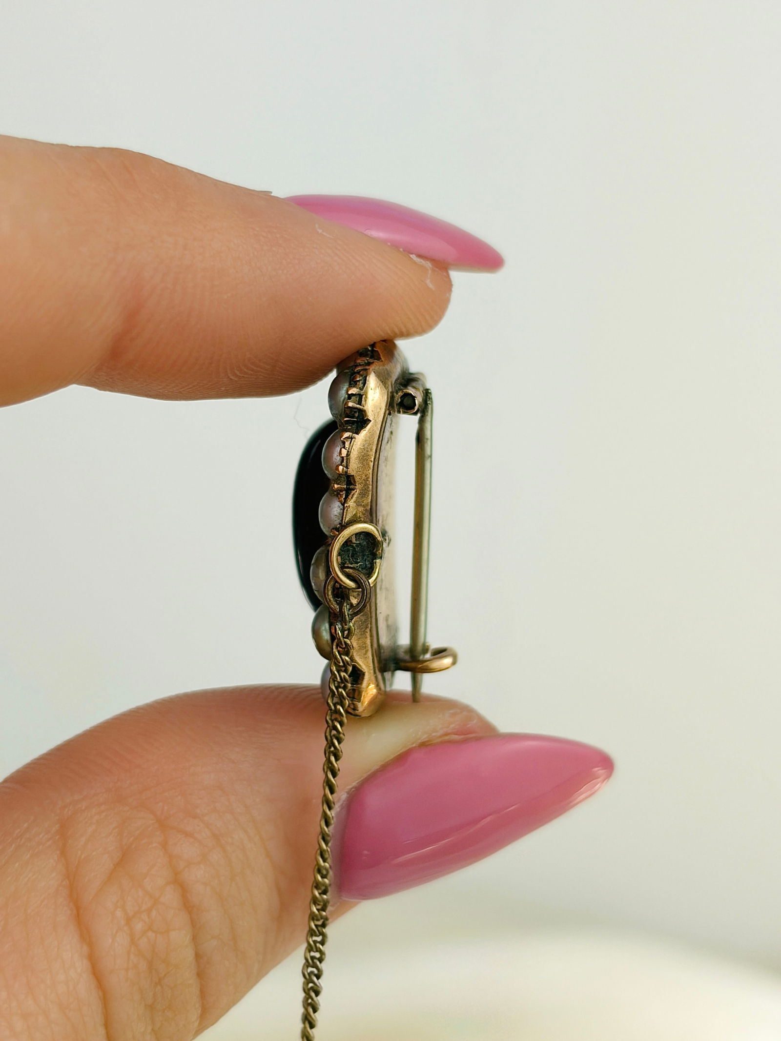 ANTIQUE GEORGIAN ERA CABOCHON GARNET AND PEARL GOLD BROOCH - 2