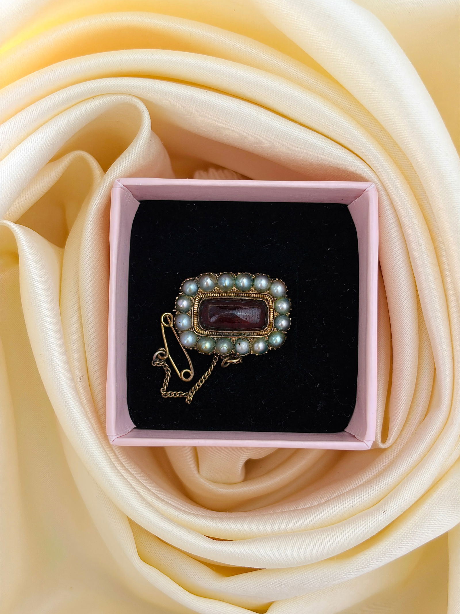 ANTIQUE GEORGIAN ERA CABOCHON GARNET AND PEARL GOLD BROOCH - 5