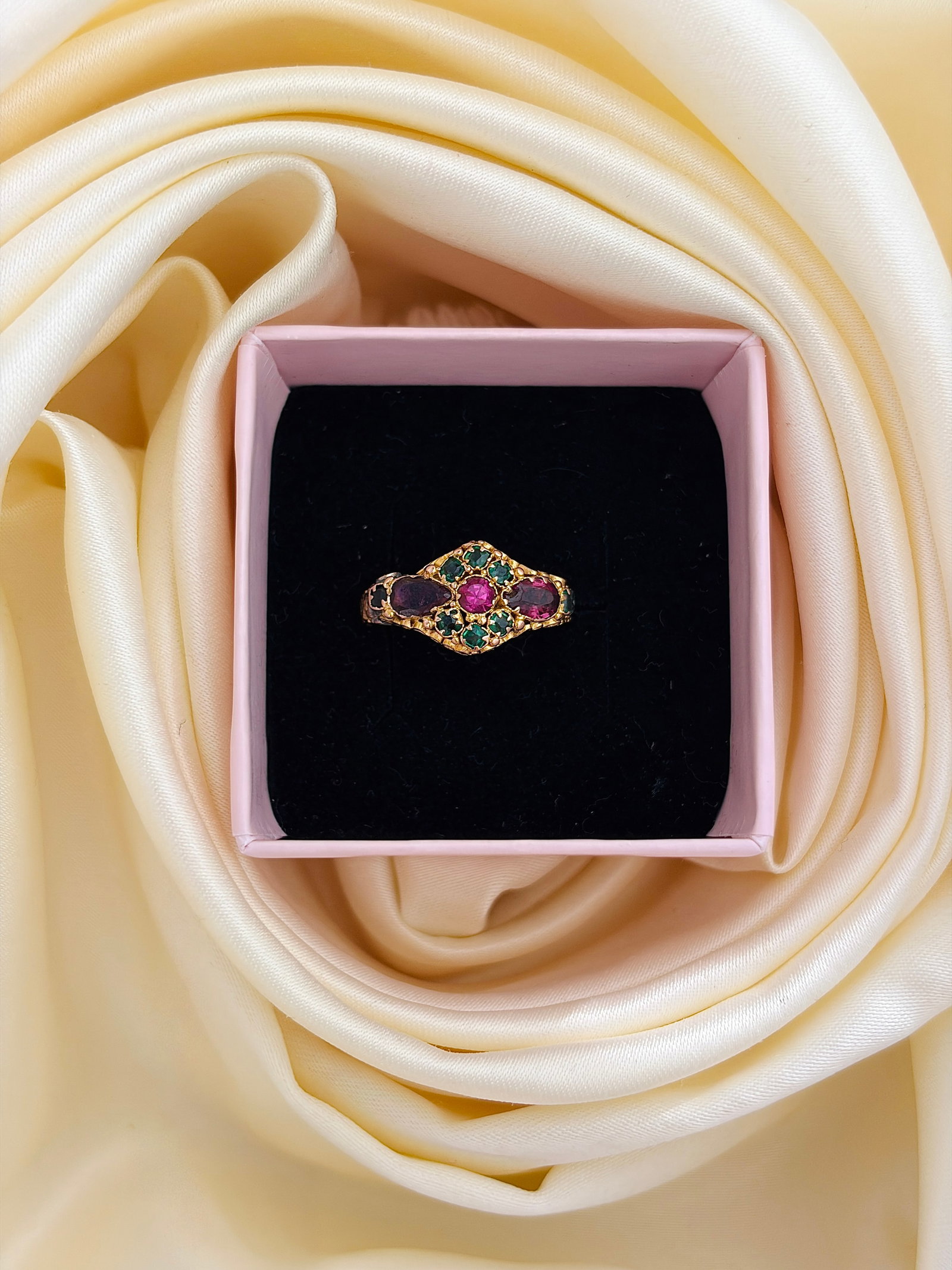 ANTIQUE 15ct YELLOW GOLD MULTIGEM RING - 8