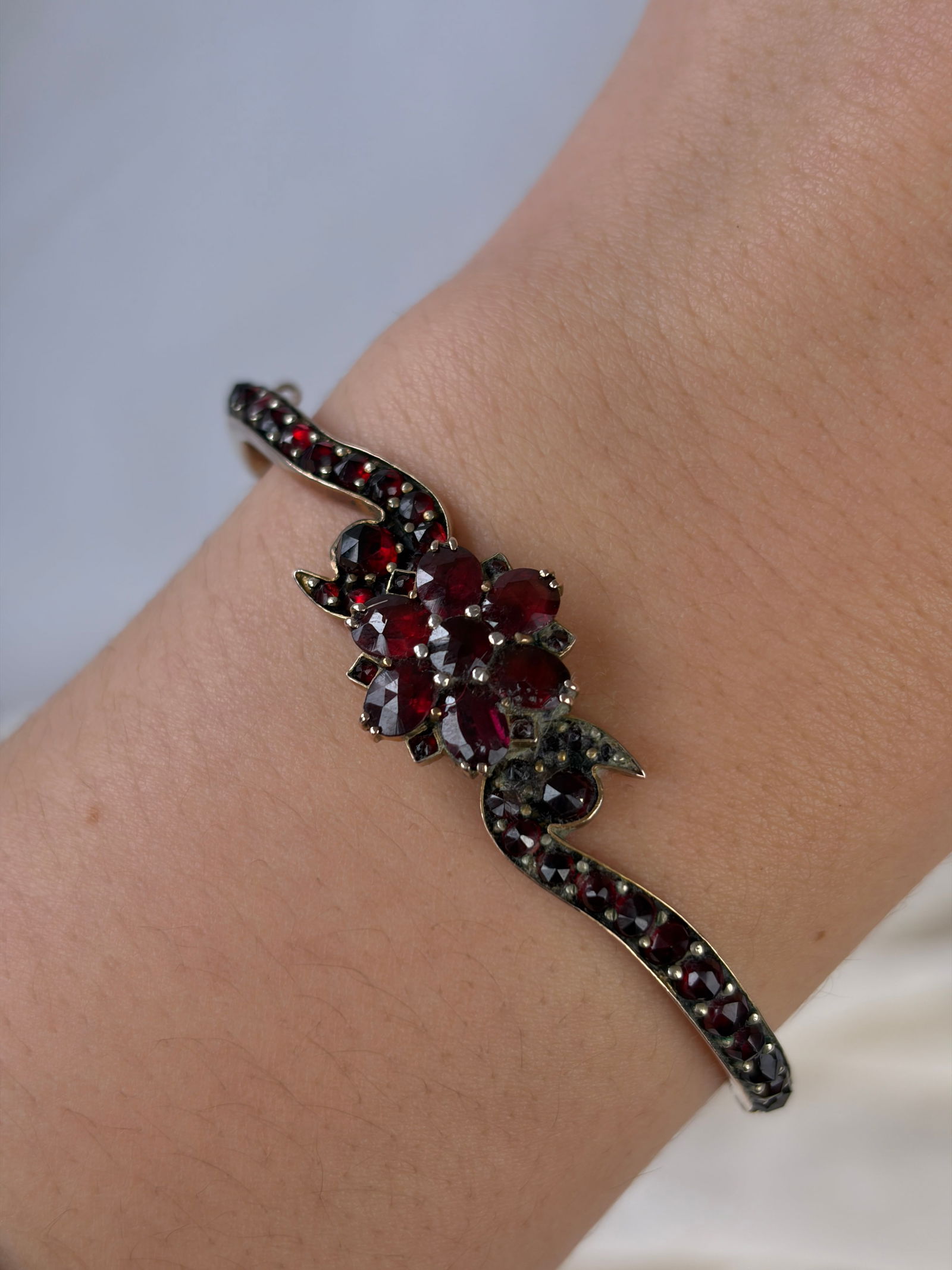 ANTIQUE GARNET BANGLE / BRACELET - 8
