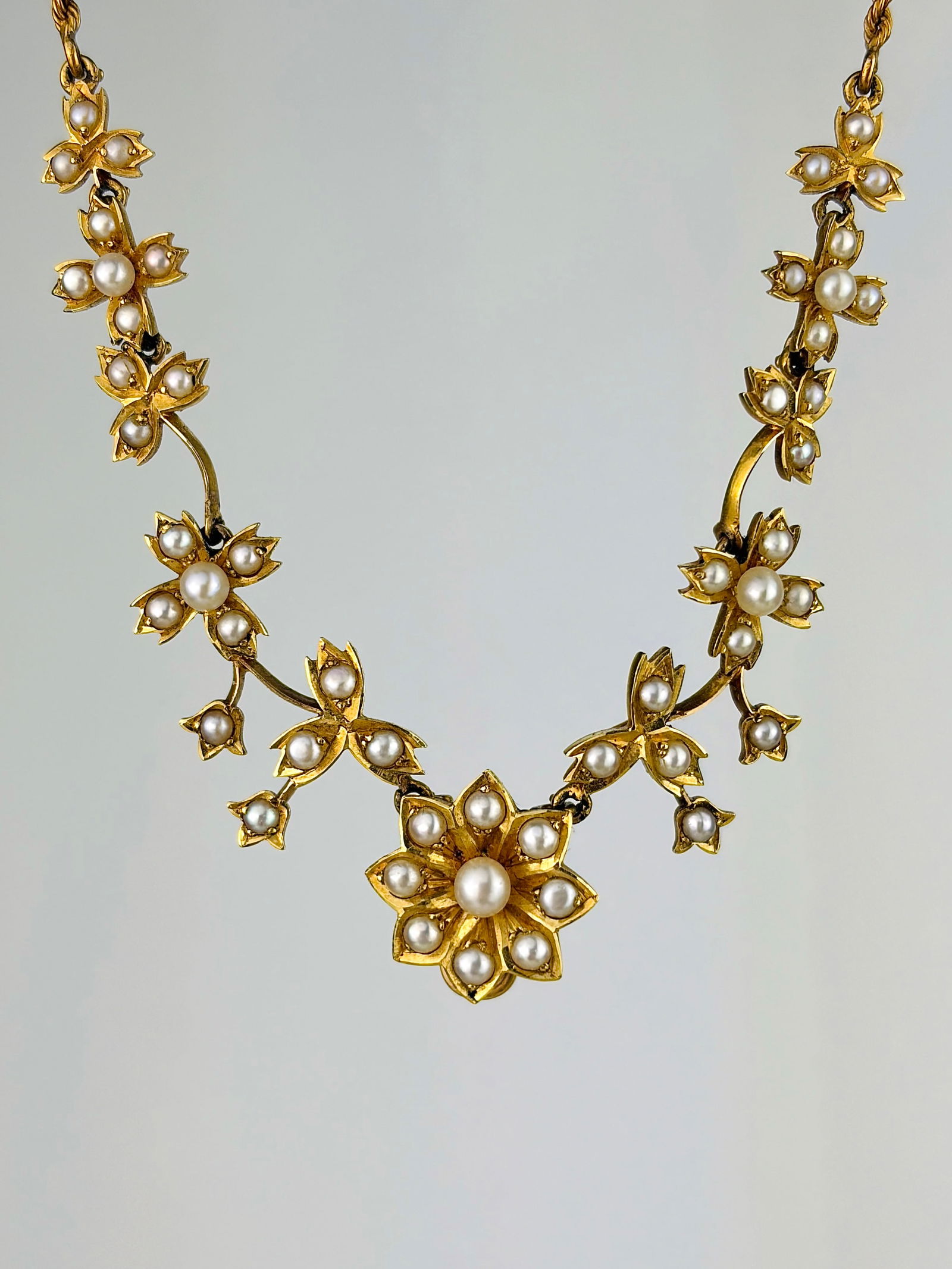 ANTIQUE 18CT YELLOW GOLD PEARL FLOWER NECKLACE IN FITTED ANTIQUE BOX - 2