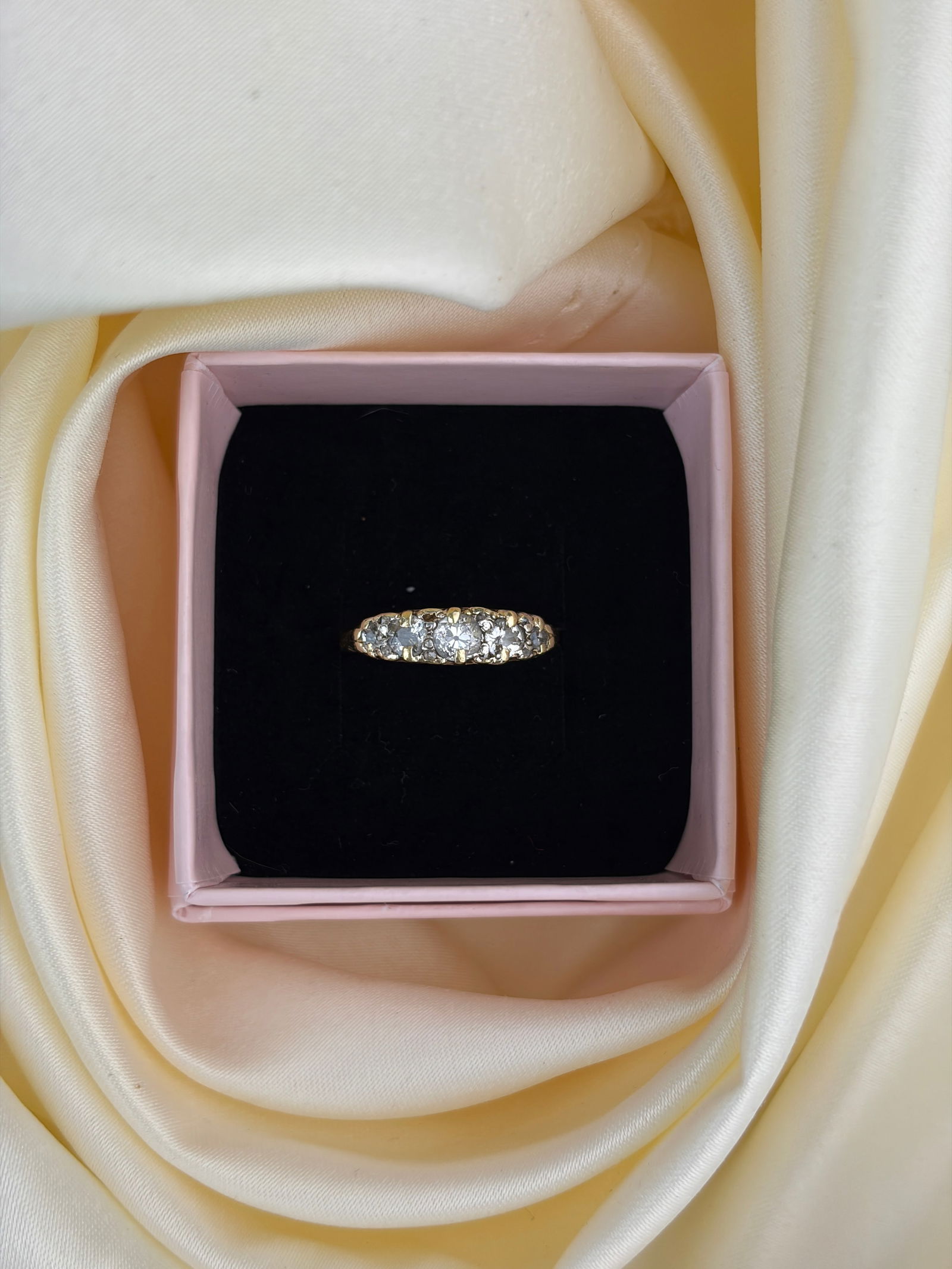 ANTIQUE 18CT YELLOW GOLD DIAMOND 5 STONE RING - 7