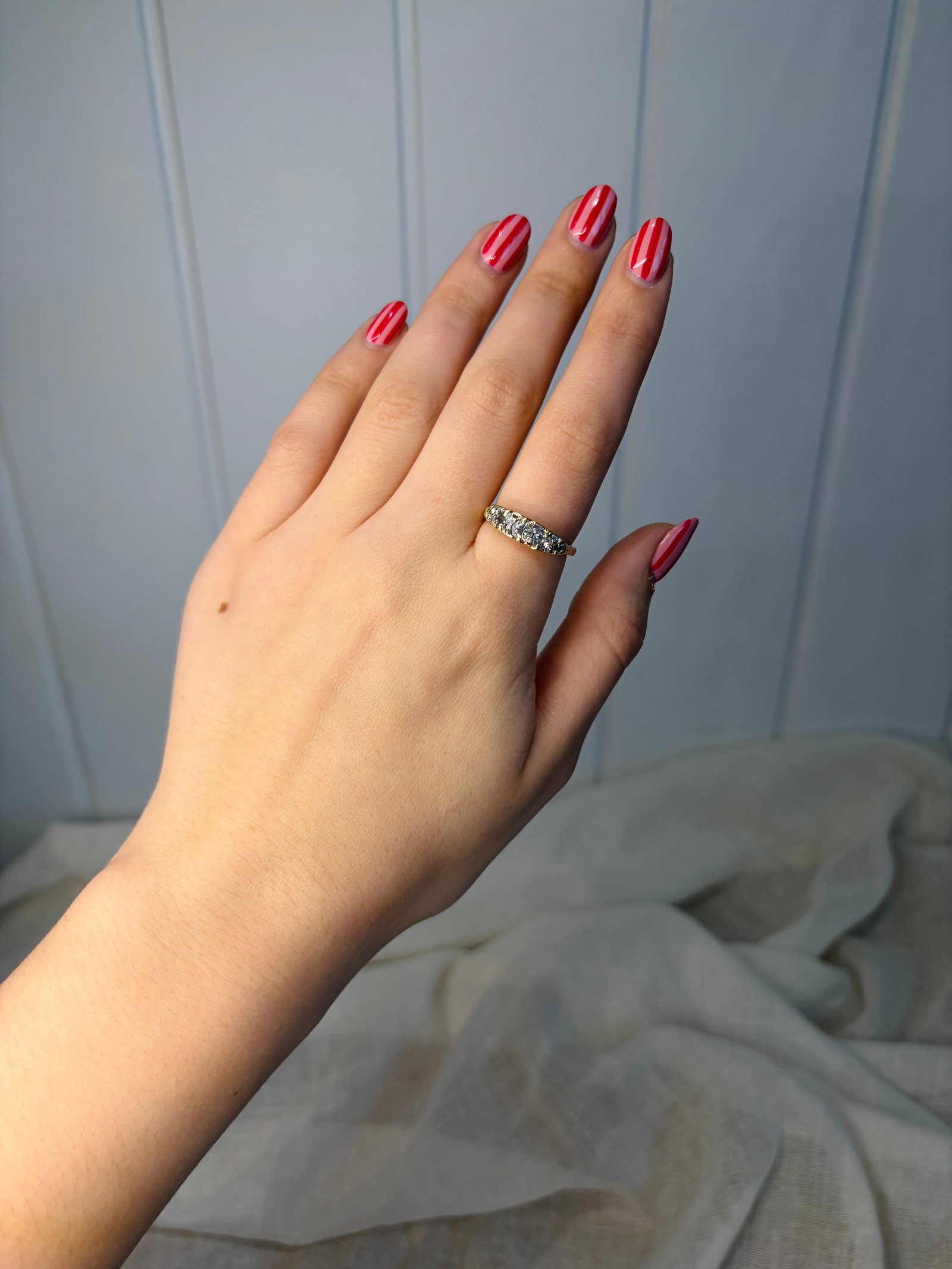 ANTIQUE 18CT YELLOW GOLD DIAMOND 5 STONE RING - 8