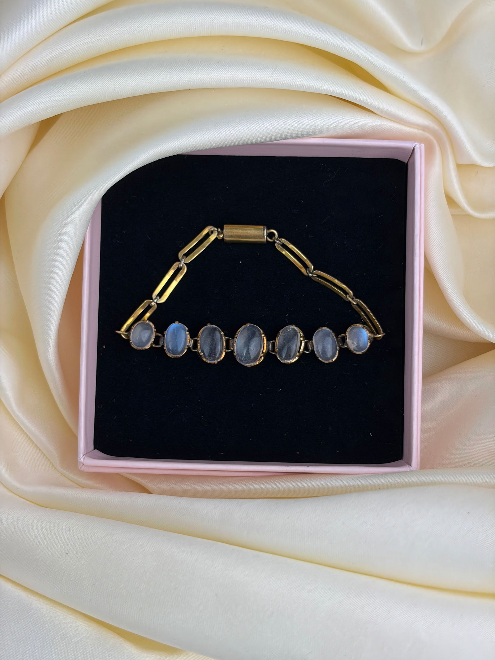 ANTIQUE 9CT GOLD MOONSTONE BRACELET - 7