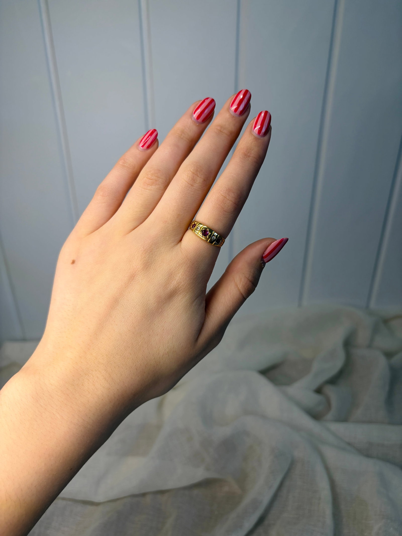 ANTIQUE c.1902 18CT YELLOW GOLD RUBY AND DIAMOND 5 STONE RING - 8