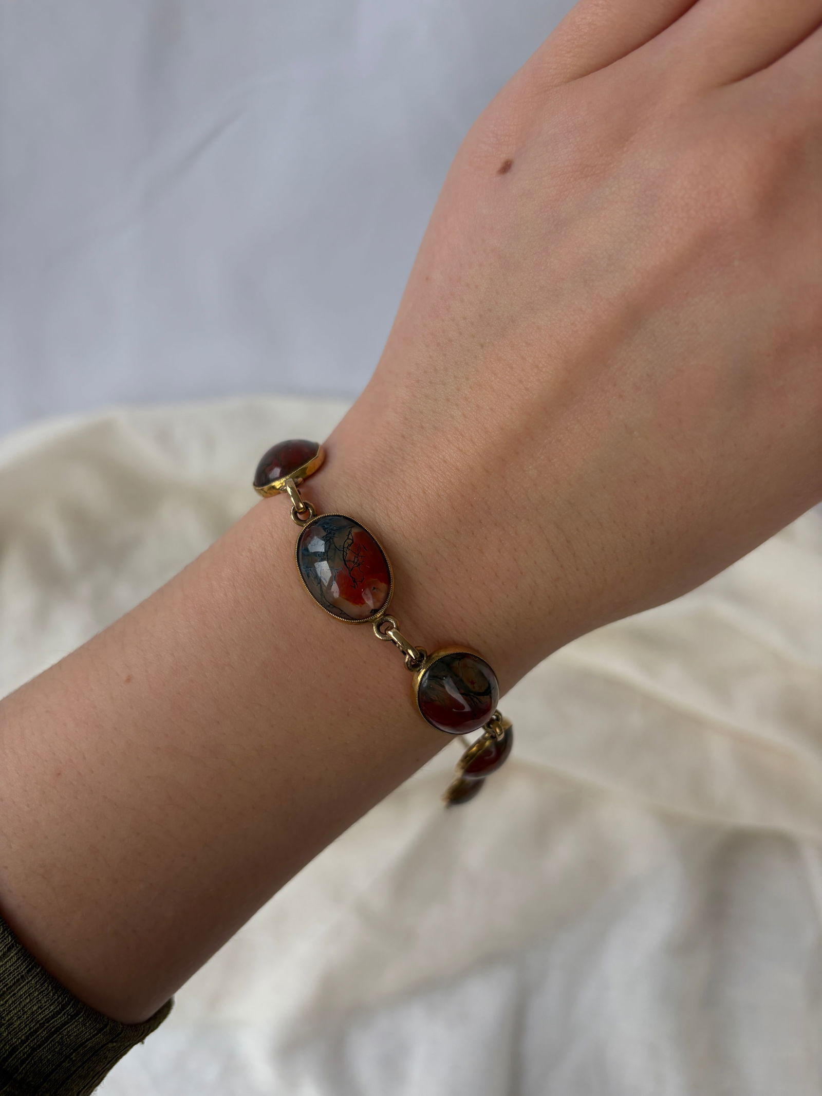 VINTAGE 9CT GOLD HEAVY AGATE BRACELET - 6