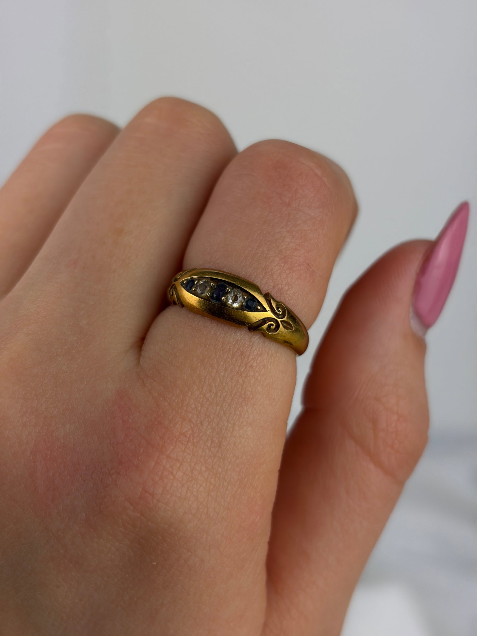 ANTIQUE VICTORIAN 18CT YELLOW GOLD SAPPHIRE AND DIAMOND BOAT RING - 8