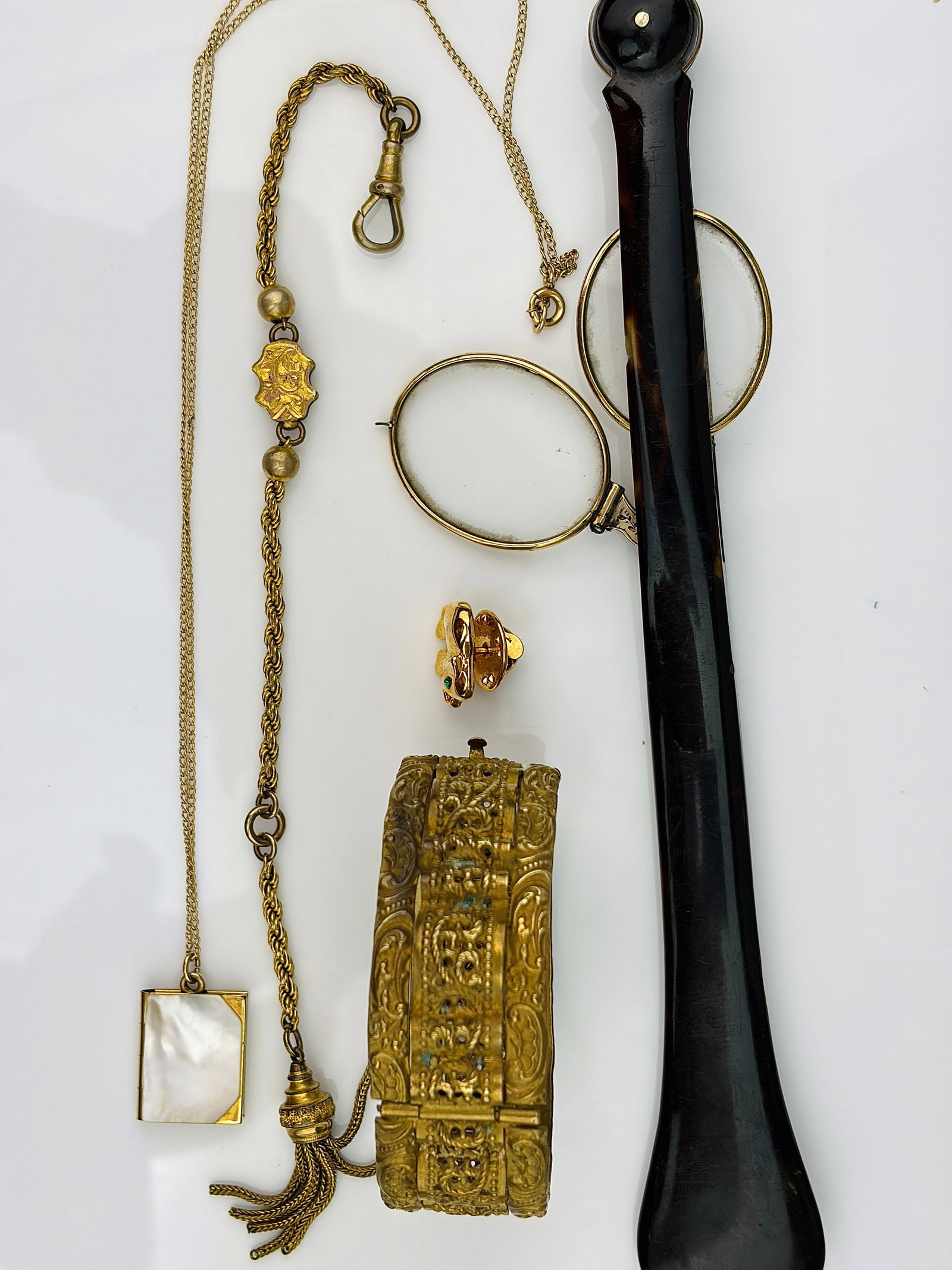 MIXED LOT YELLOW METAL ALBERTINA, LORGNETTES ETC: MIXED LOT YELLOW METAL ALBERTINA, LORGNETTES ETC
