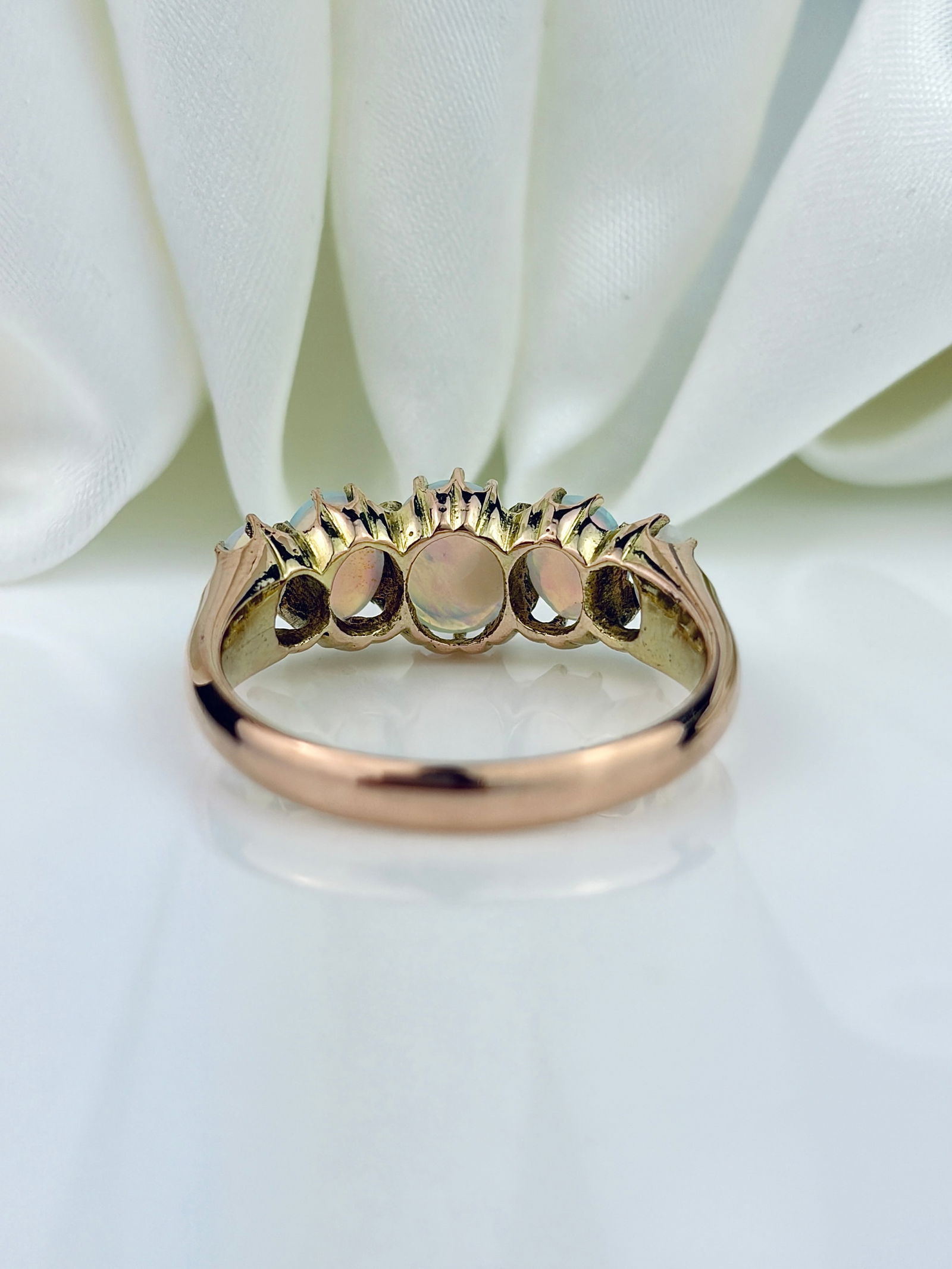 VINTAGE OPAL 5 STONE RING IN GOLD - 3