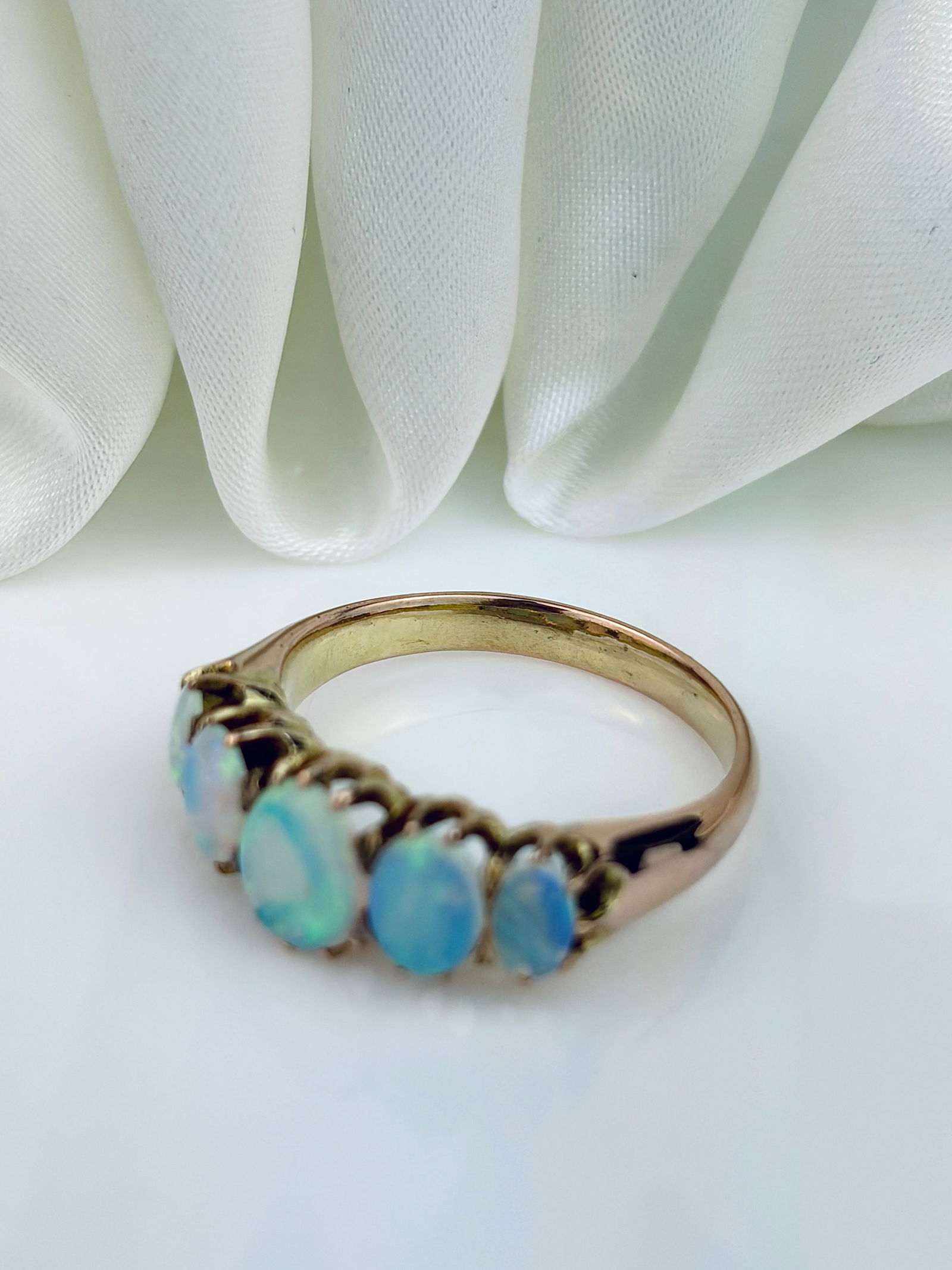 VINTAGE OPAL 5 STONE RING IN GOLD - 4