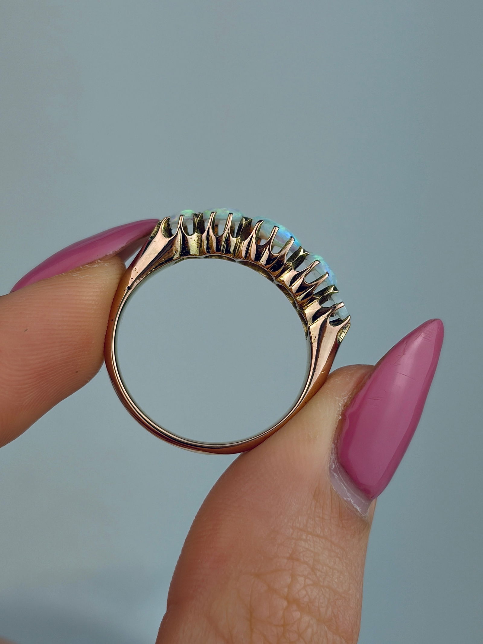 VINTAGE OPAL 5 STONE RING IN GOLD - 6