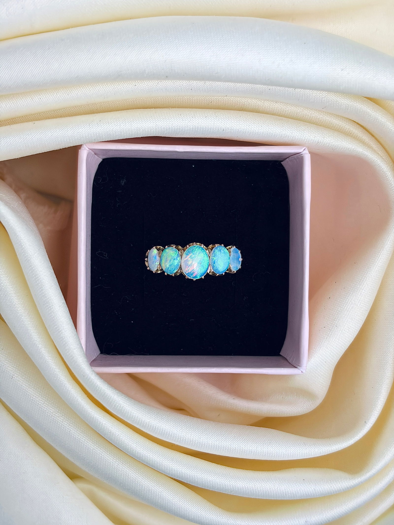 VINTAGE OPAL 5 STONE RING IN GOLD - 9