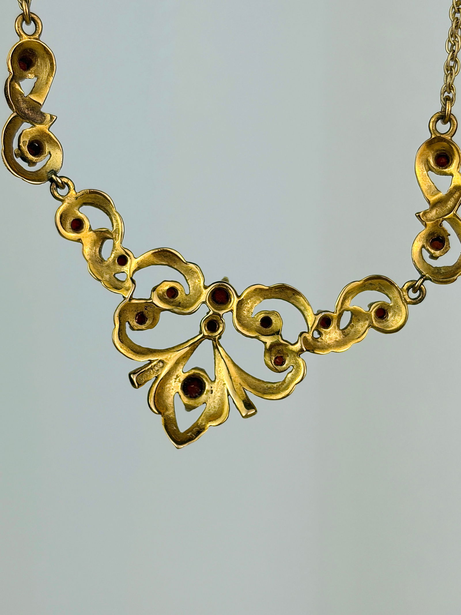 SWEET 9CT GOLD GARNET NECKLACE - 3