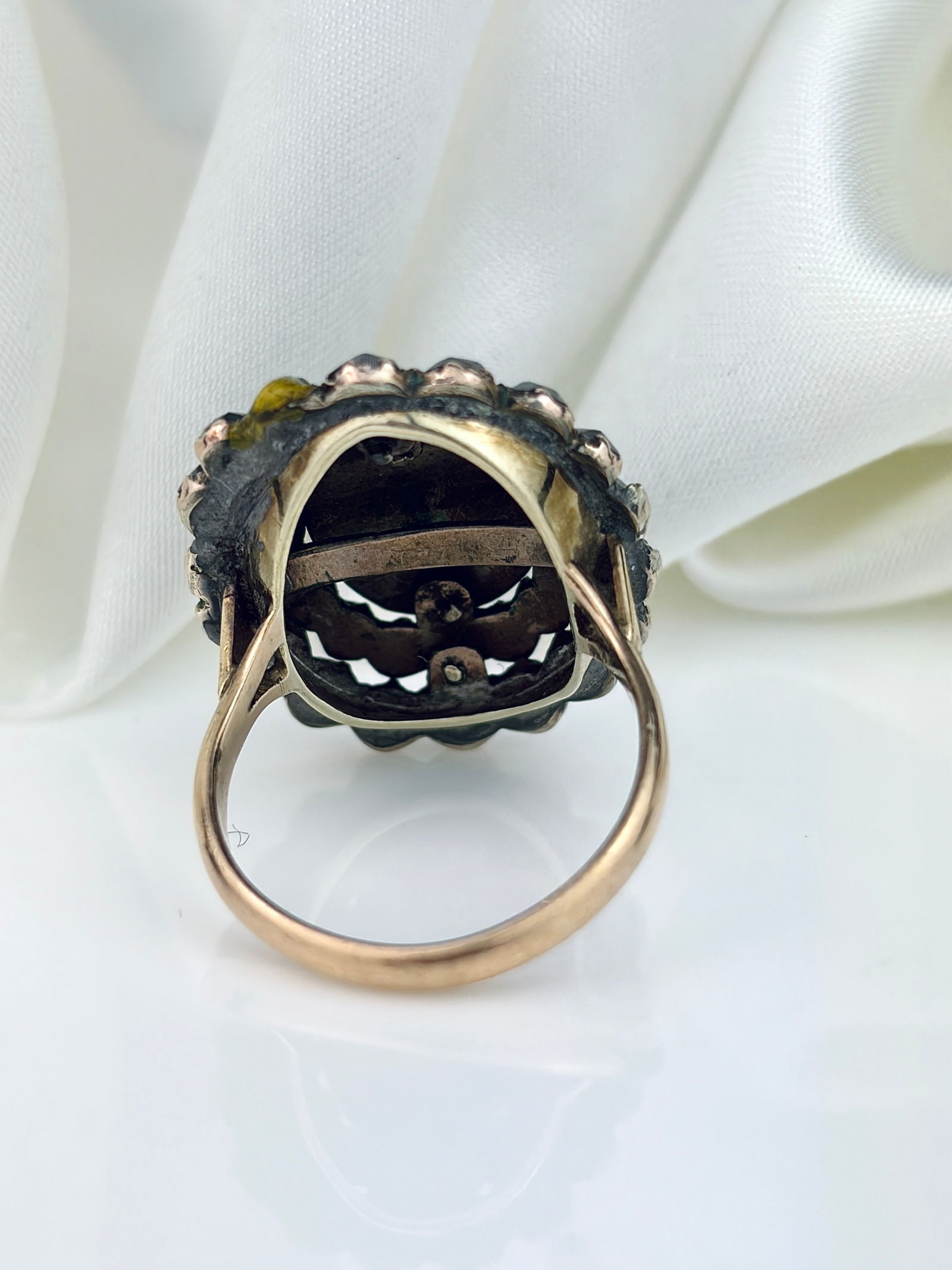ANTIQUE GOLD GARNET CLUSTER RING - 3