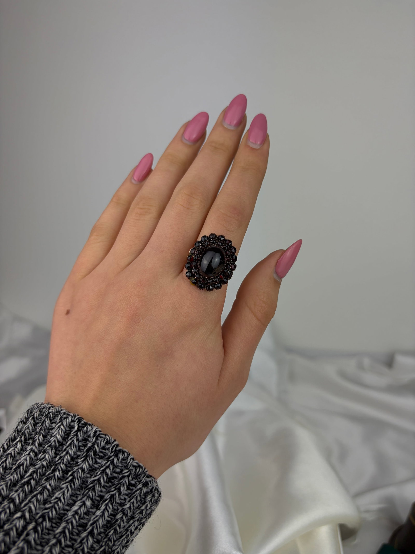 ANTIQUE GOLD GARNET CLUSTER RING - 6