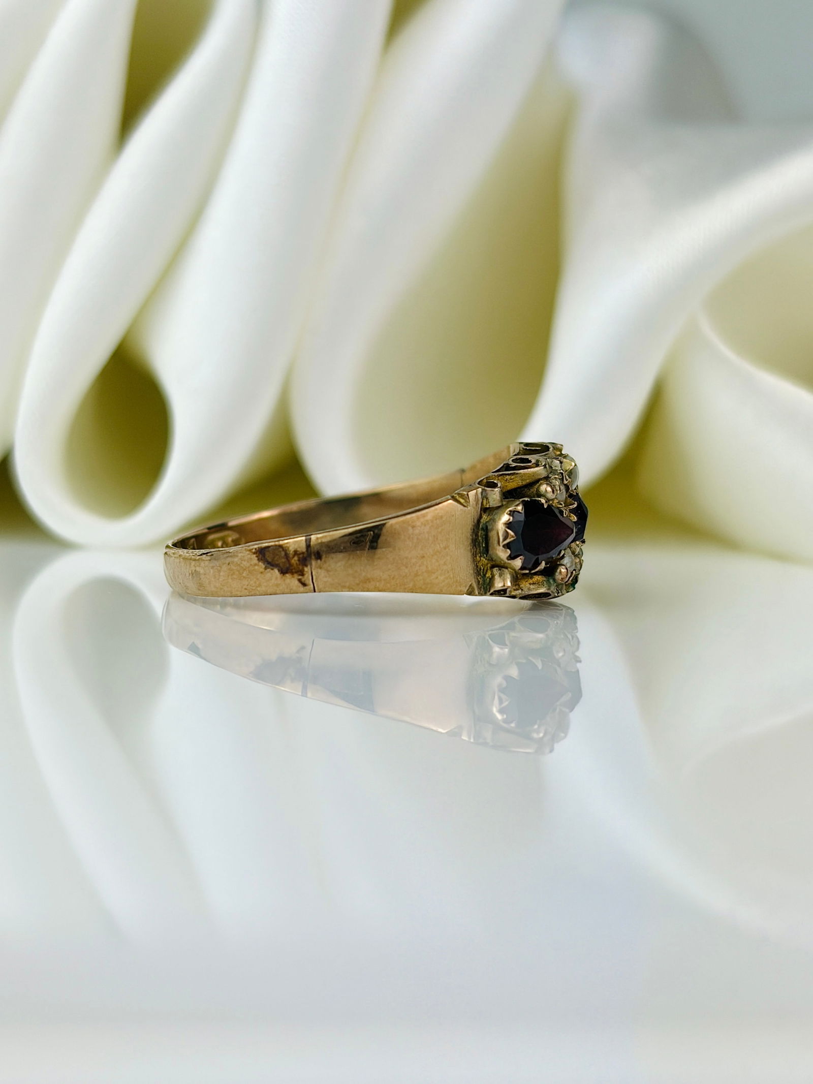 antique 9ct gold garnet and pearl ring - 2