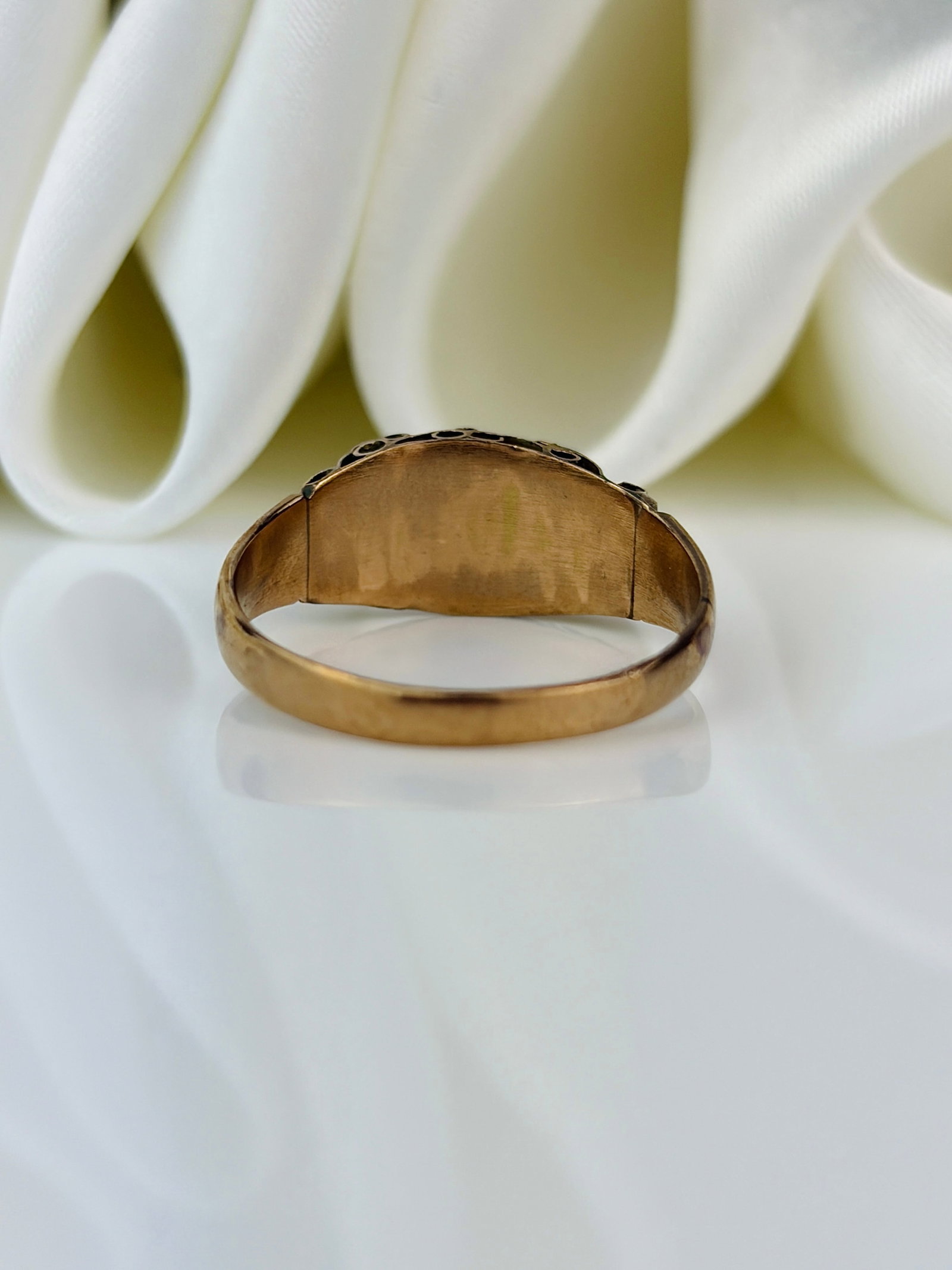 antique 9ct gold garnet and pearl ring - 3